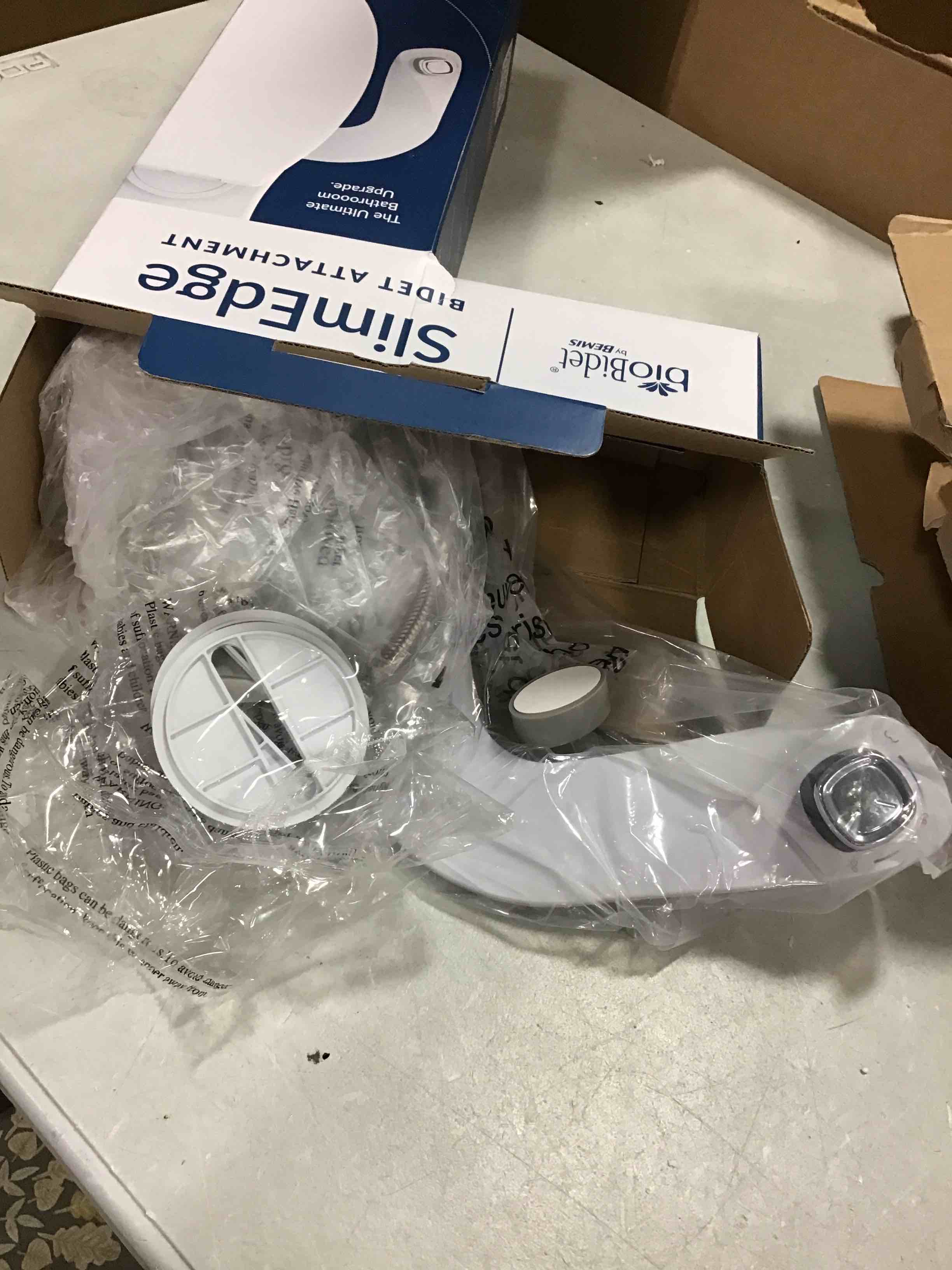 https://s3.amazonaws.com/lotting-images-prod/bidfta/BLU5690797_1715000669126.jpeg