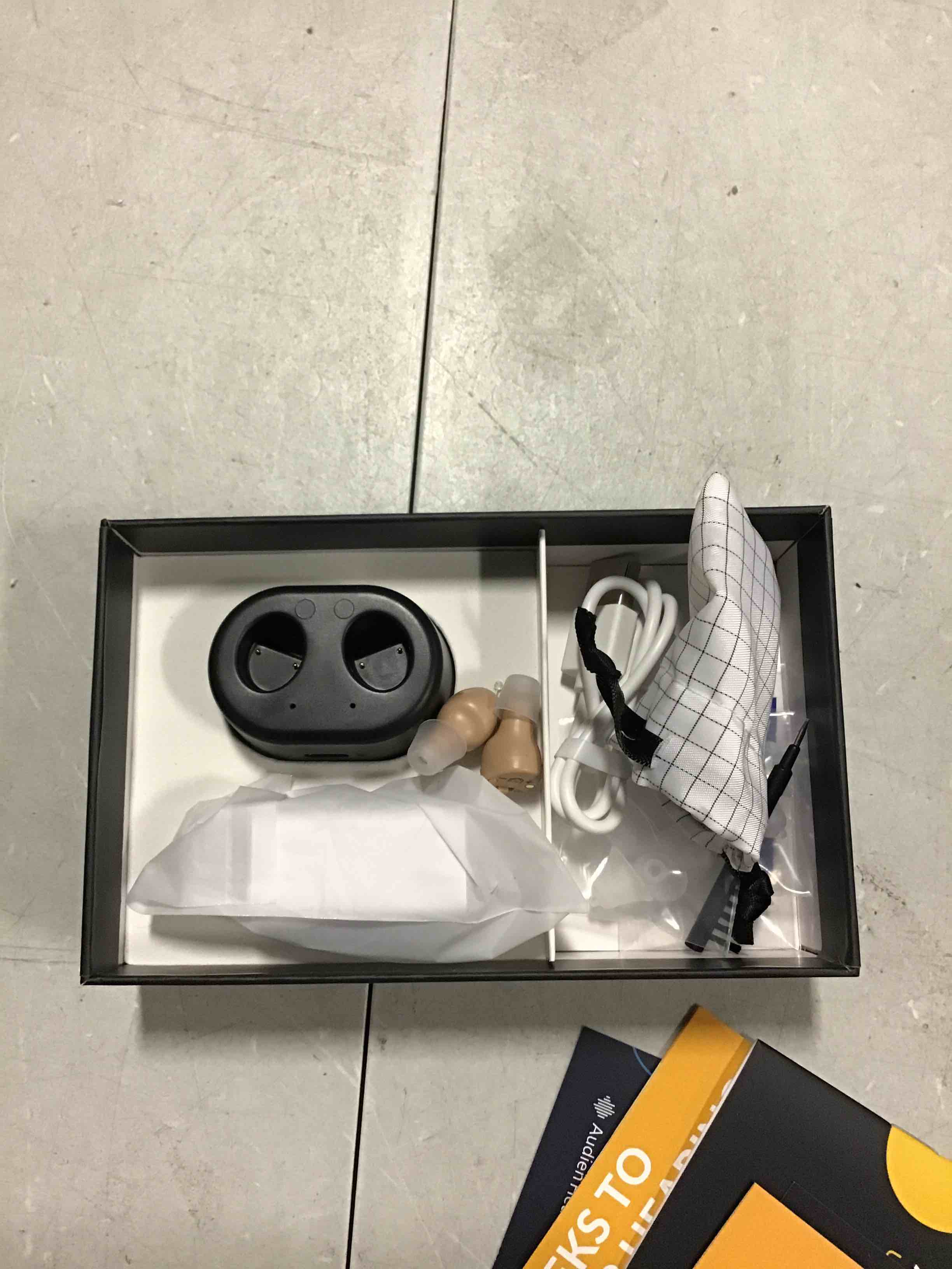 https://s3.amazonaws.com/lotting-images-prod/bidfta/BLU5690800_1715001047896.jpeg