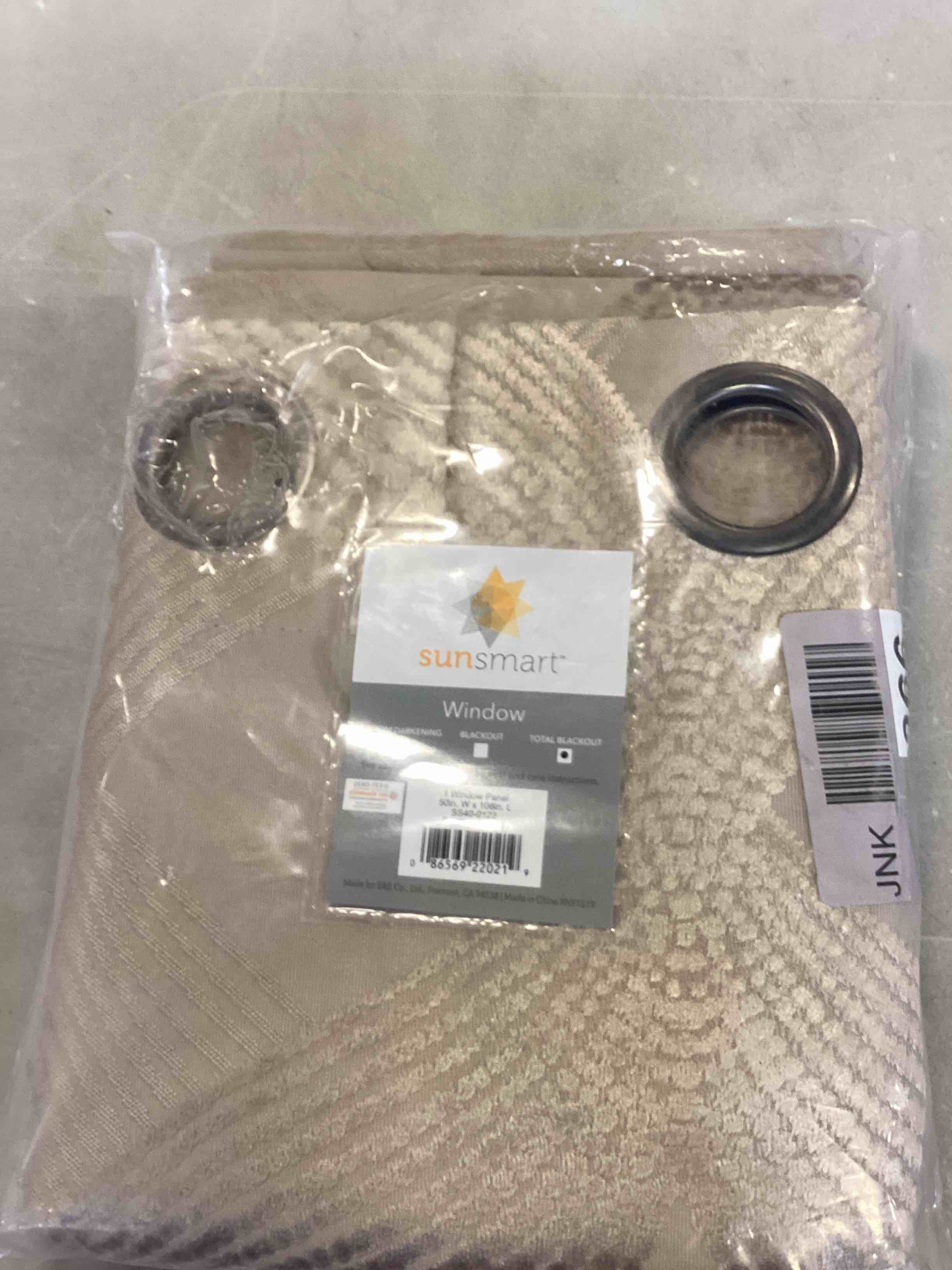 https://s3.amazonaws.com/lotting-images-prod/bidfta/BLU5691509_1713973392973.jpeg