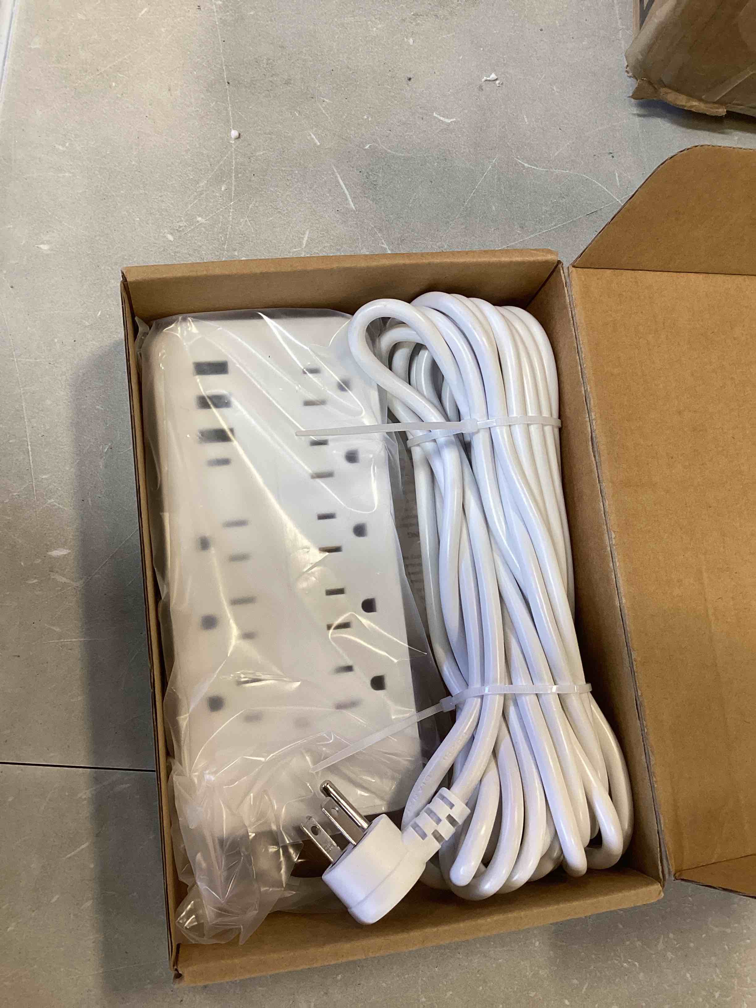 https://s3.amazonaws.com/lotting-images-prod/bidfta/BLU5691636_1713988482224.jpeg