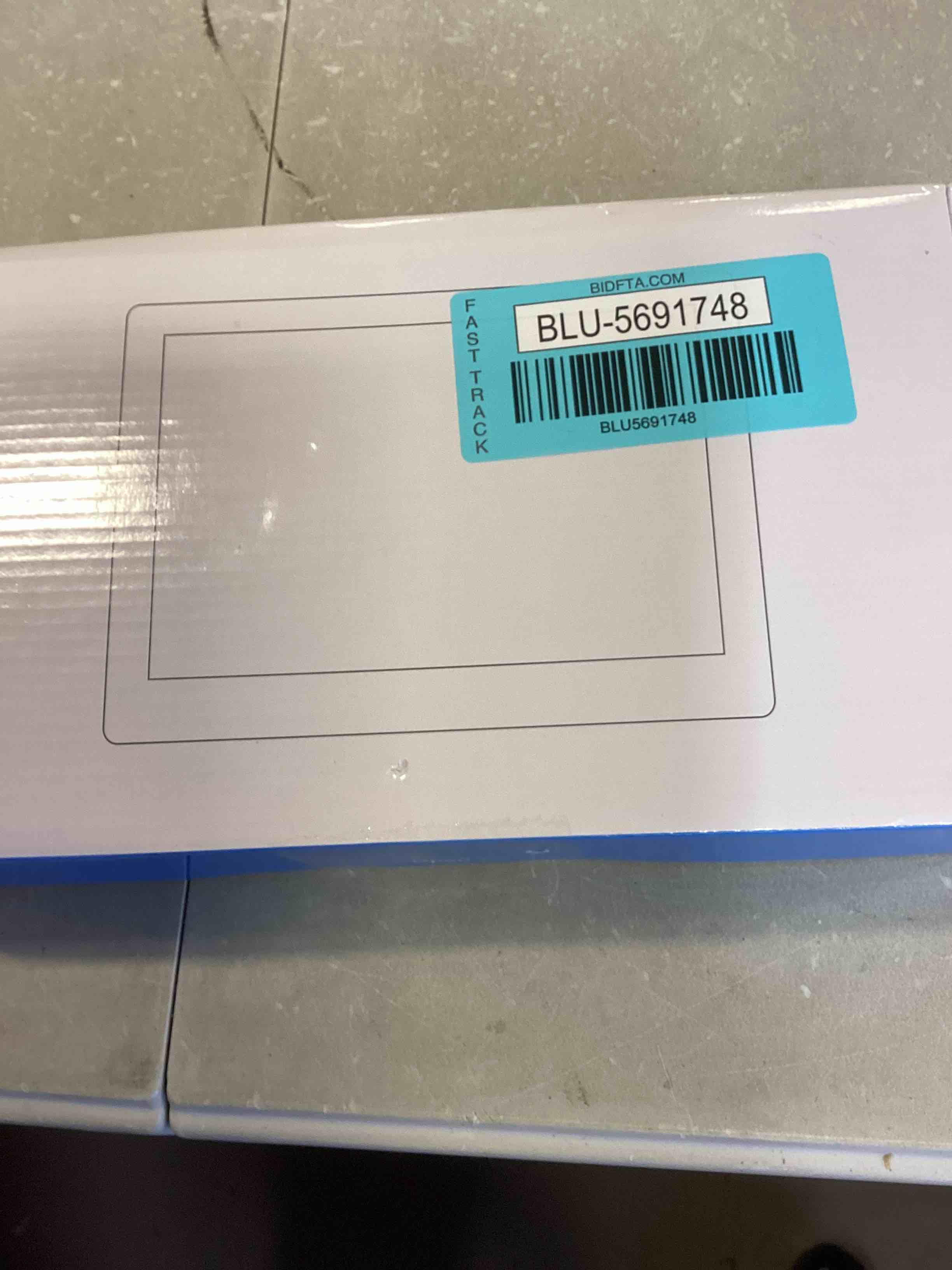 https://s3.amazonaws.com/lotting-images-prod/bidfta/BLU5691748_1714052978701.jpeg
