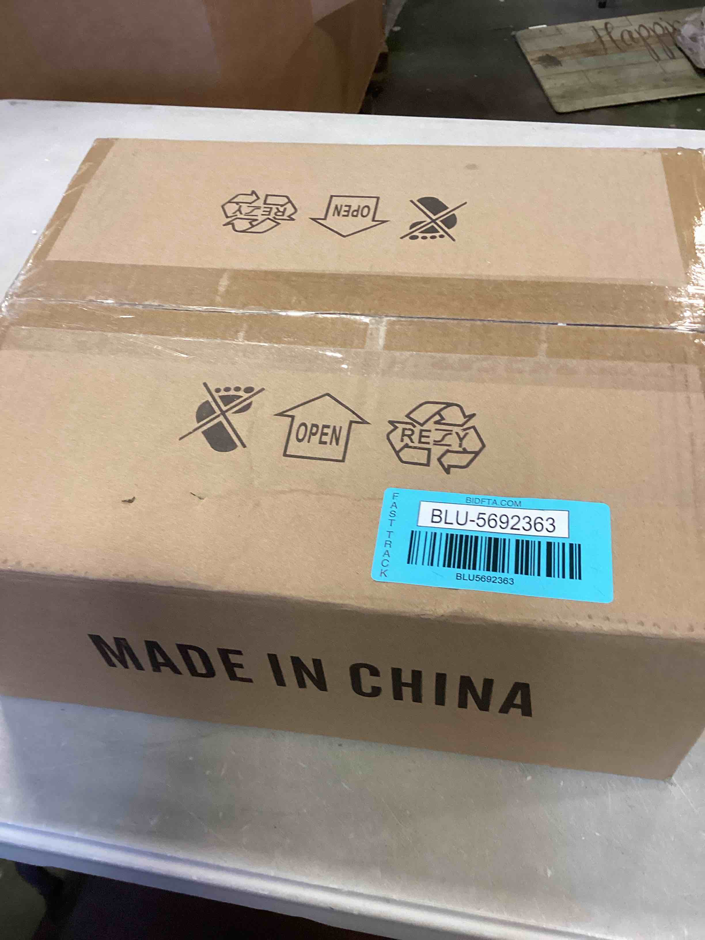 https://s3.amazonaws.com/lotting-images-prod/bidfta/BLU5692363_1714395095497.jpeg