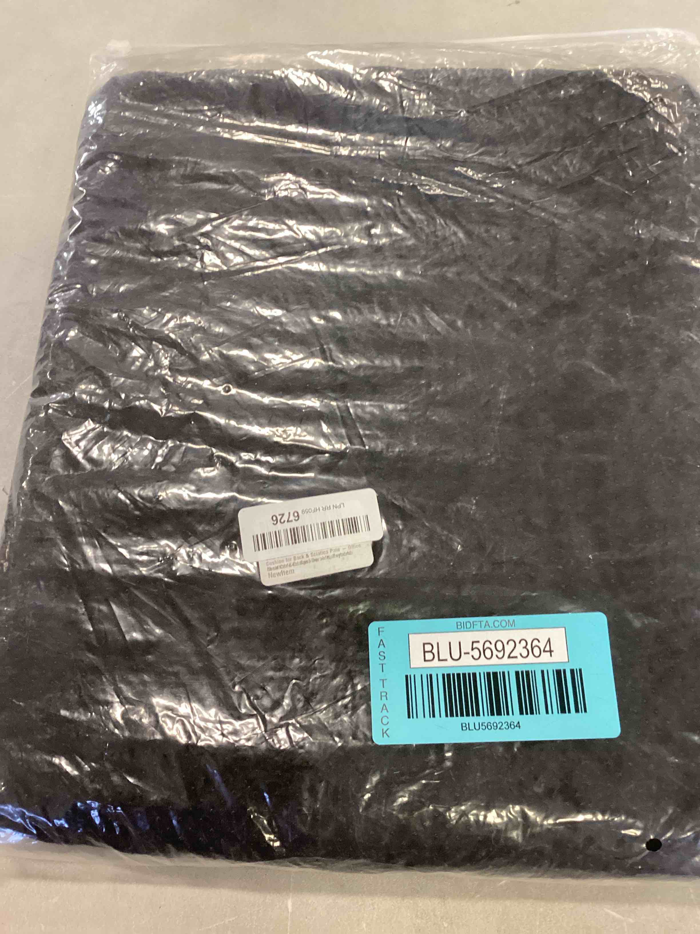 https://s3.amazonaws.com/lotting-images-prod/bidfta/BLU5692364_1714395152116.jpeg