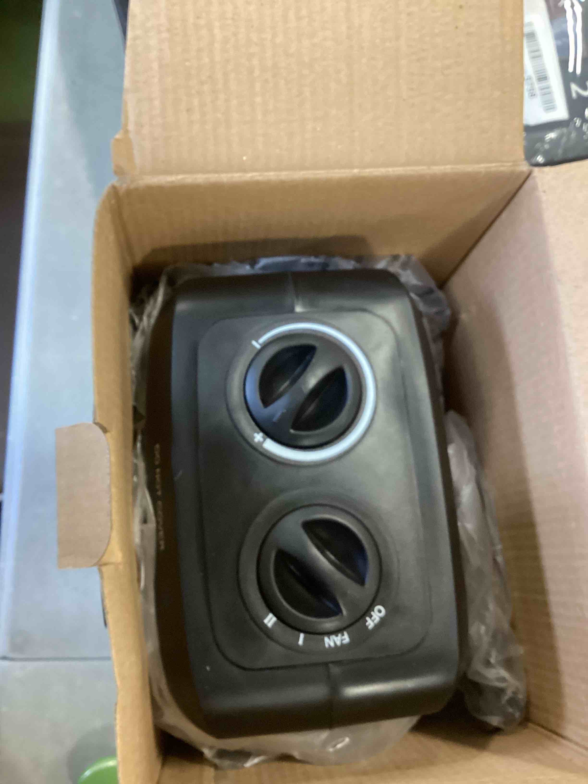 https://s3.amazonaws.com/lotting-images-prod/bidfta/BLU5692722_1714488761490.jpeg