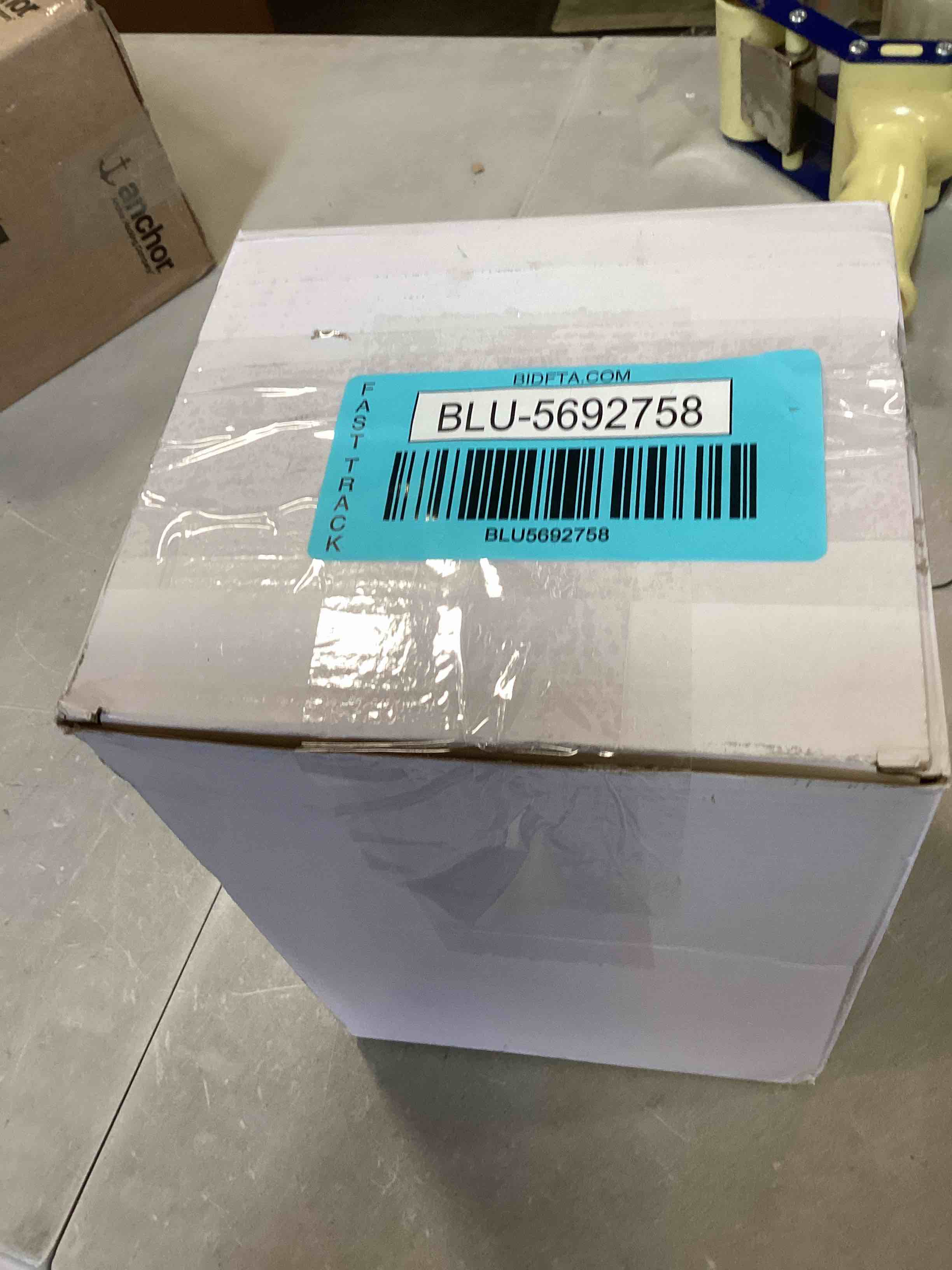 https://s3.amazonaws.com/lotting-images-prod/bidfta/BLU5692758_1714491493053.jpeg