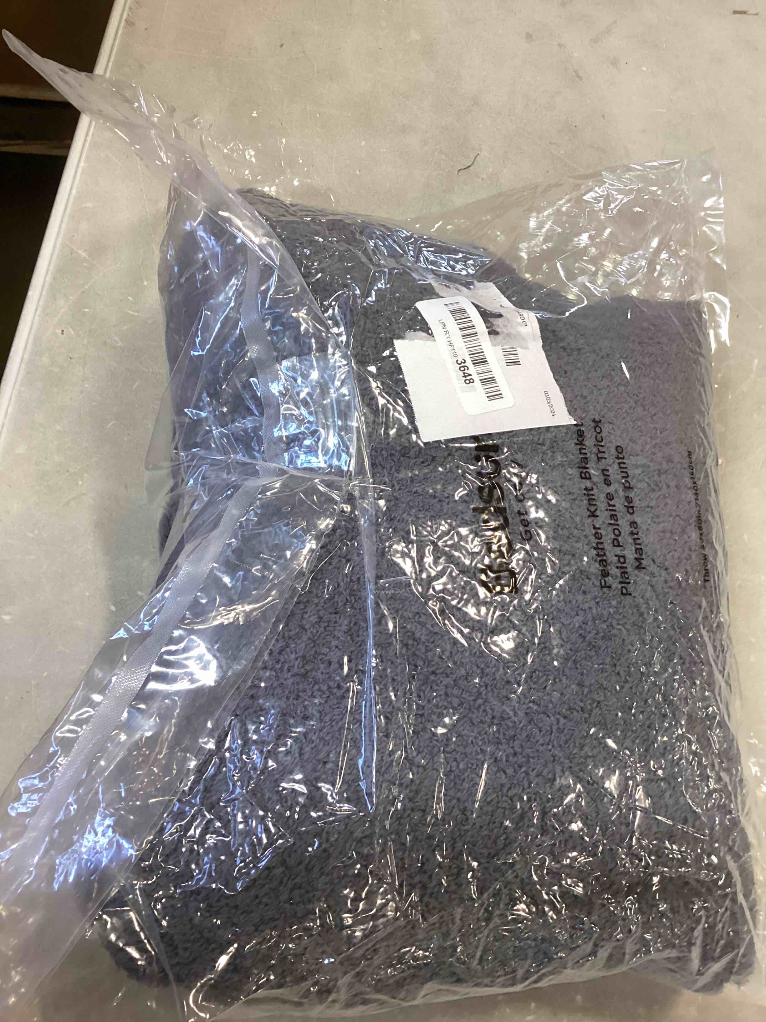 https://s3.amazonaws.com/lotting-images-prod/bidfta/BLU5692892_1714506041924.jpeg