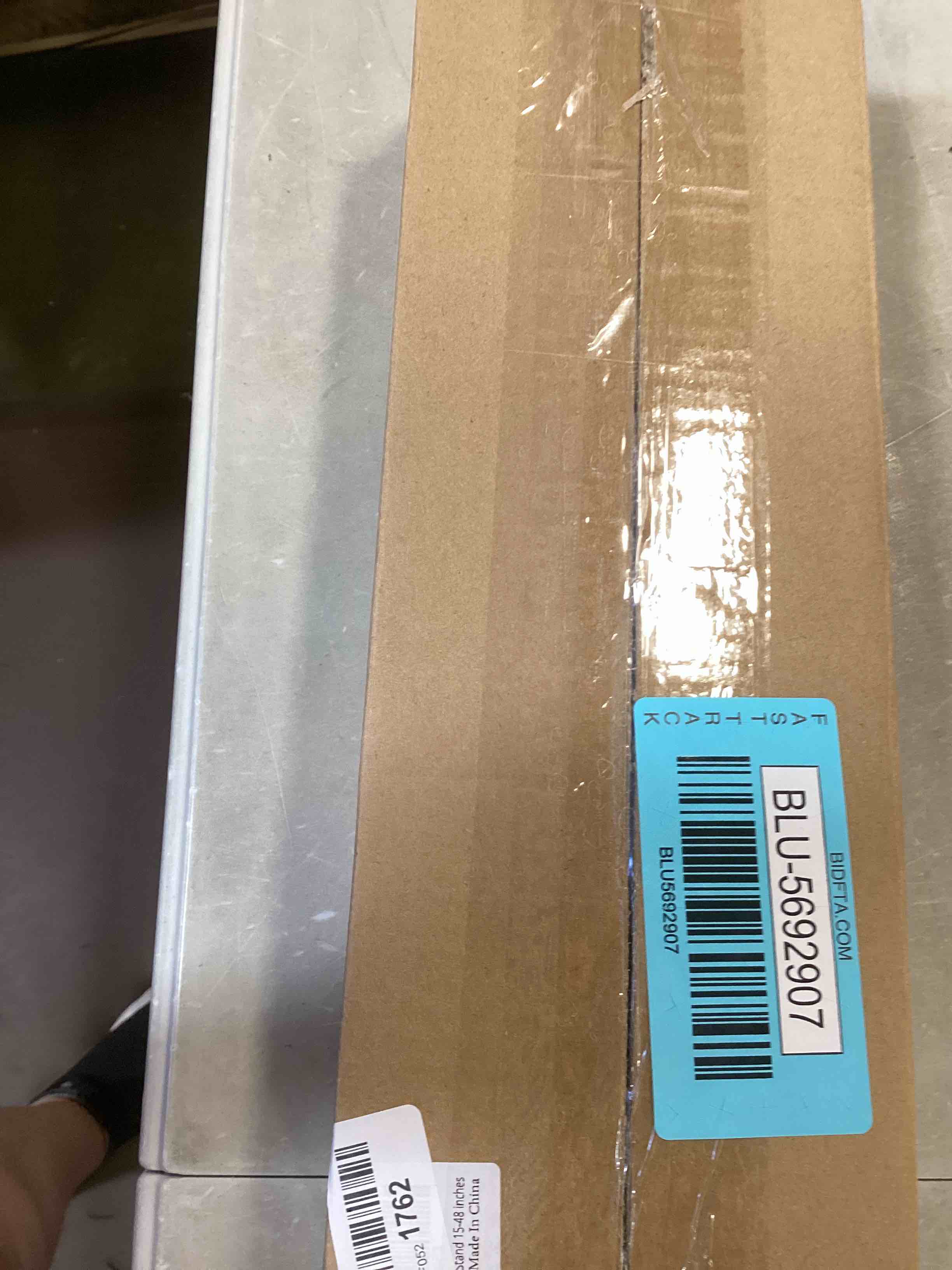 https://s3.amazonaws.com/lotting-images-prod/bidfta/BLU5692907_1714507525300.jpeg