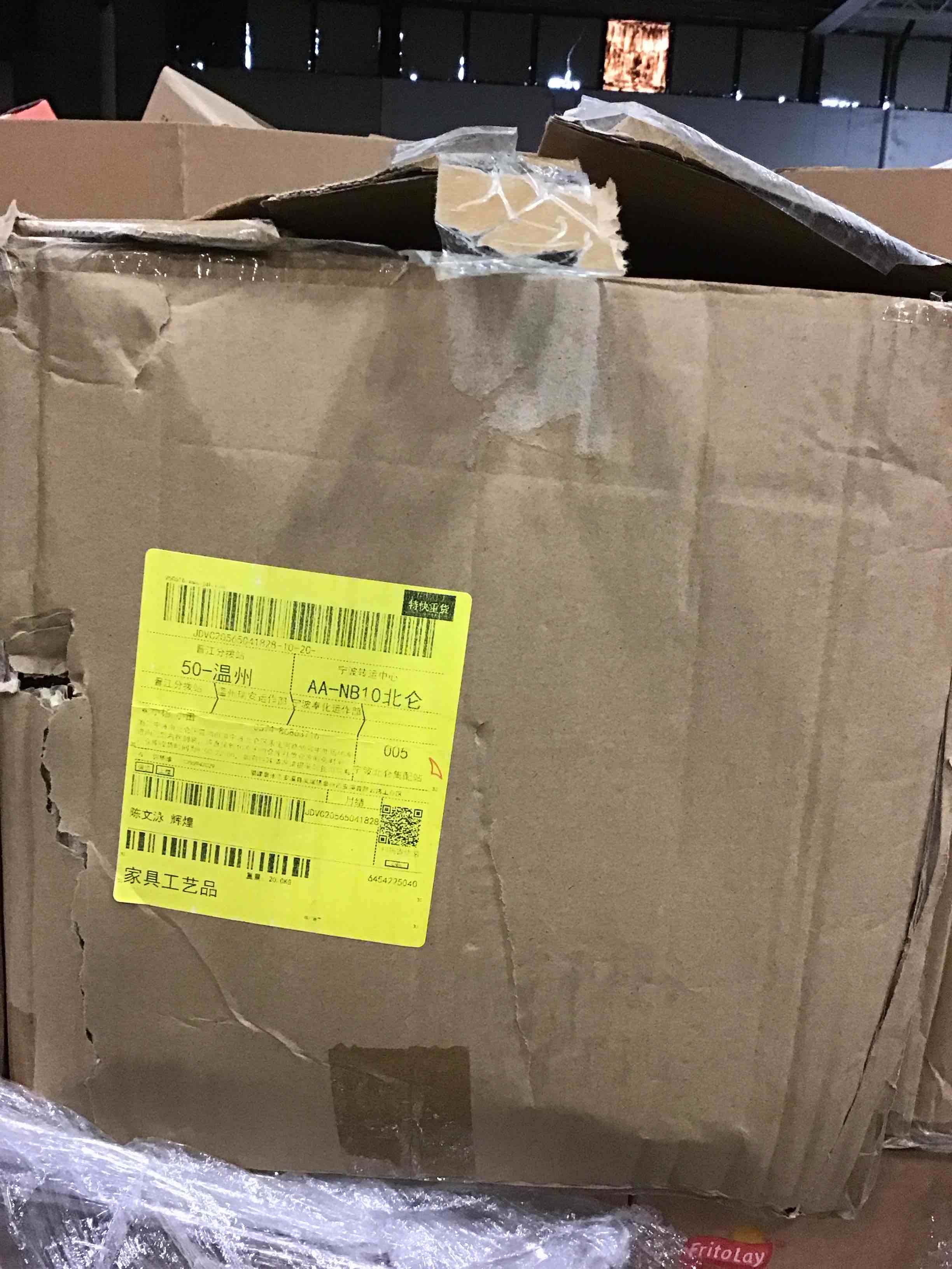 https://s3.amazonaws.com/lotting-images-prod/bidfta/BLU5694392_1714155783622.jpeg