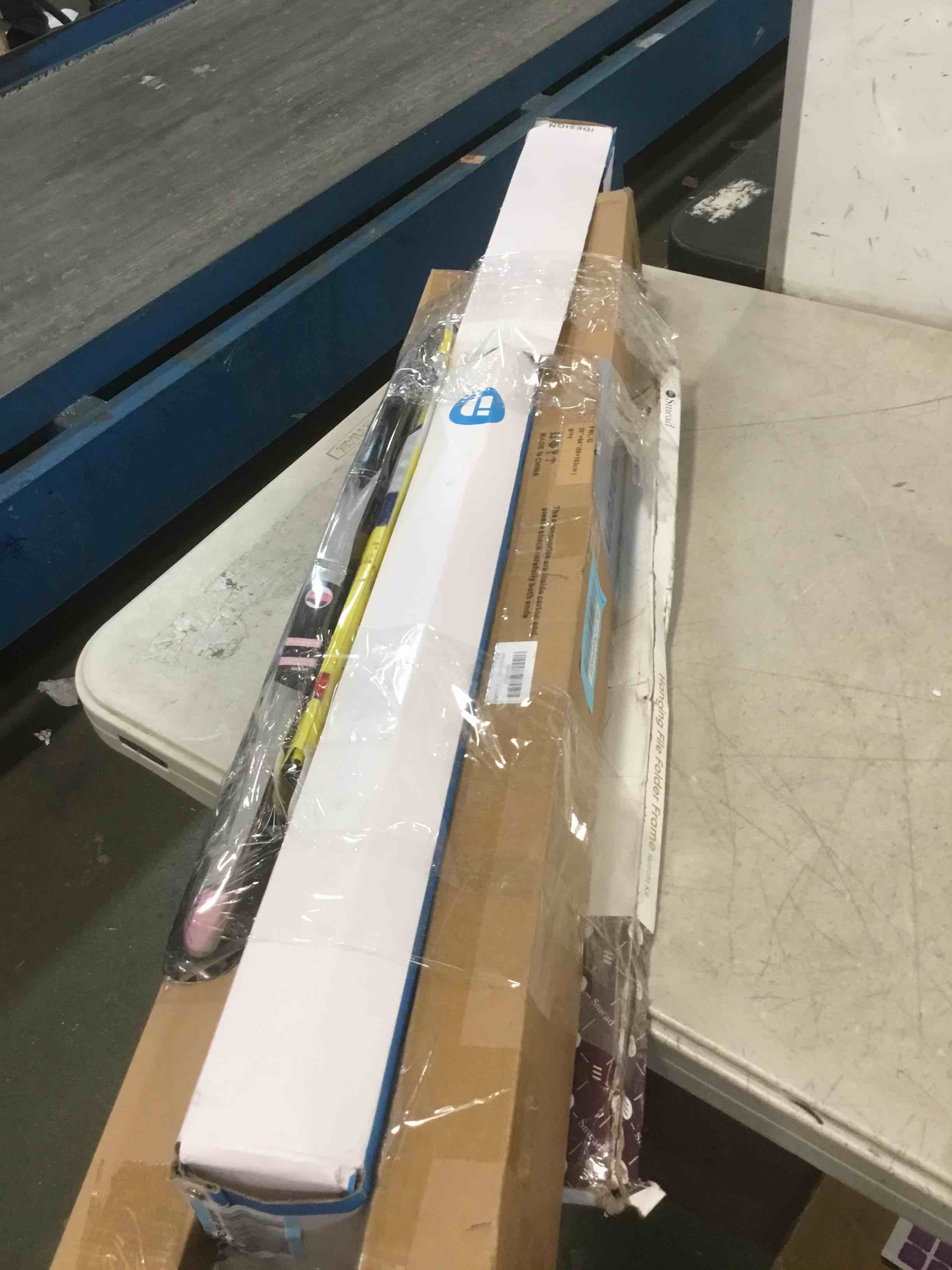 https://s3.amazonaws.com/lotting-images-prod/bidfta/BLU5695485_1714508286435.jpeg