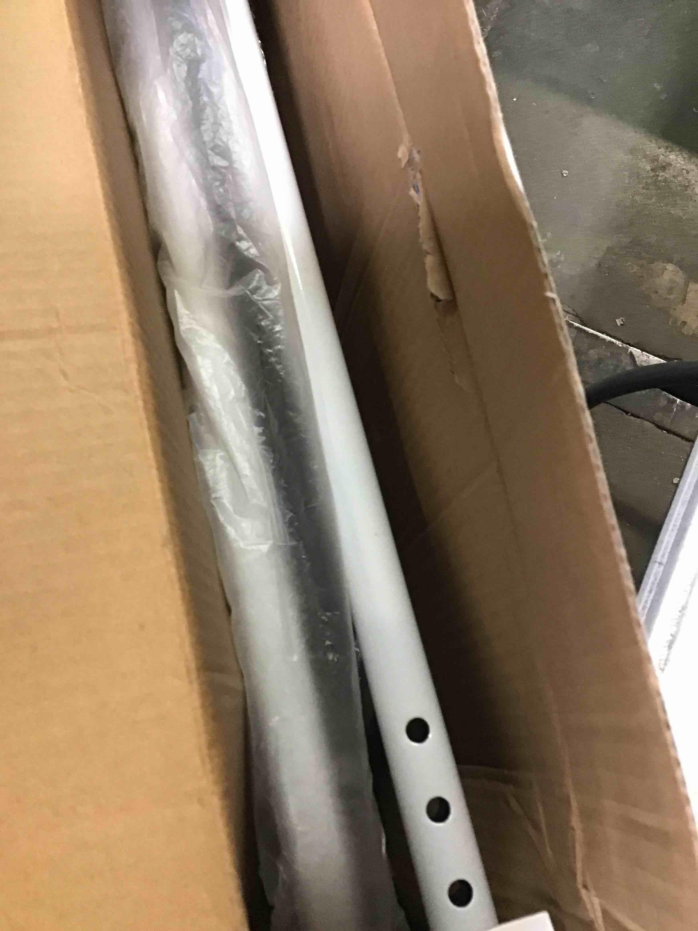 https://s3.amazonaws.com/lotting-images-prod/bidfta/BLU5695969_1714667111674.jpeg