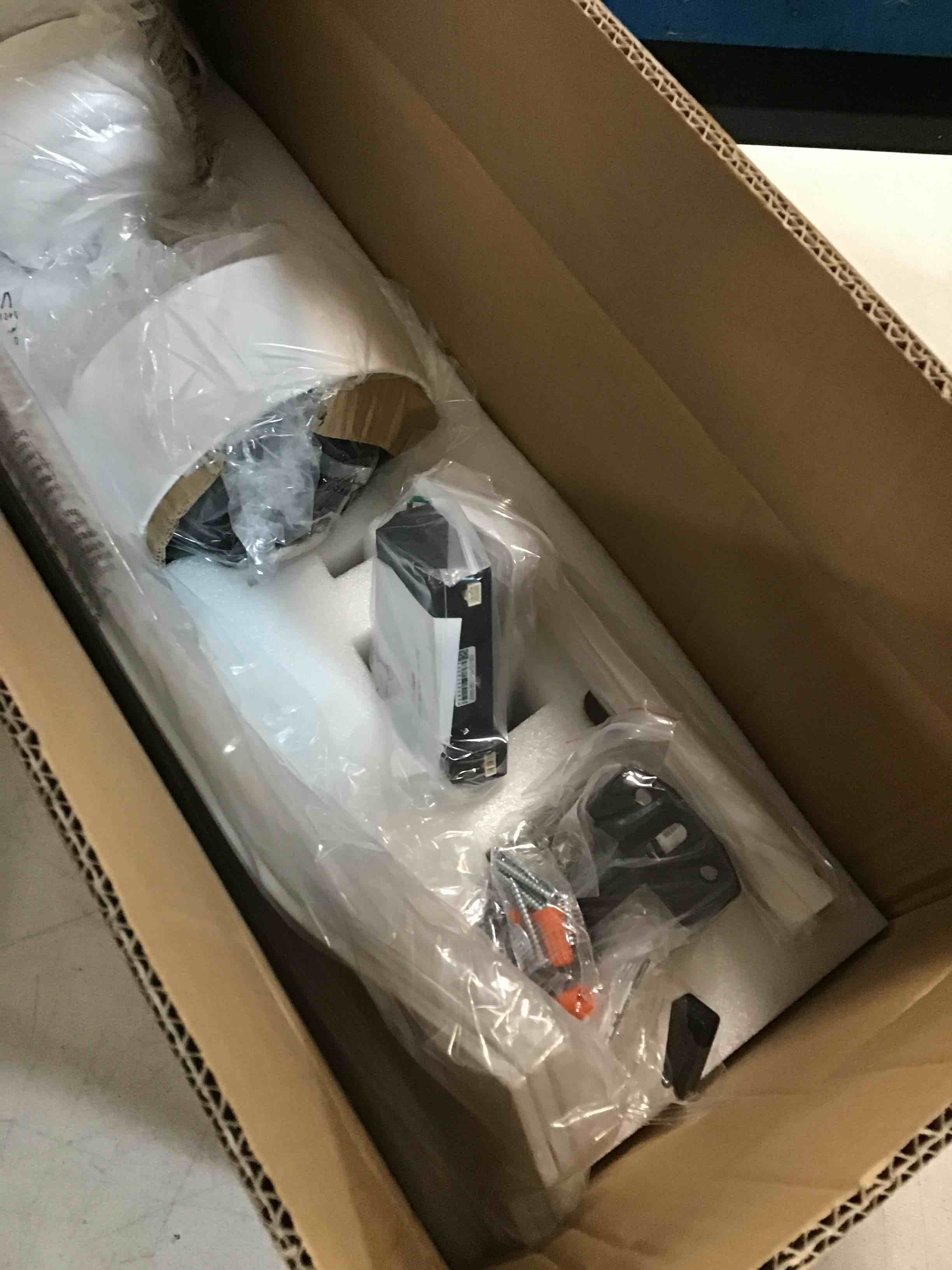 https://s3.amazonaws.com/lotting-images-prod/bidfta/BLU5696190_1714741342676.jpeg