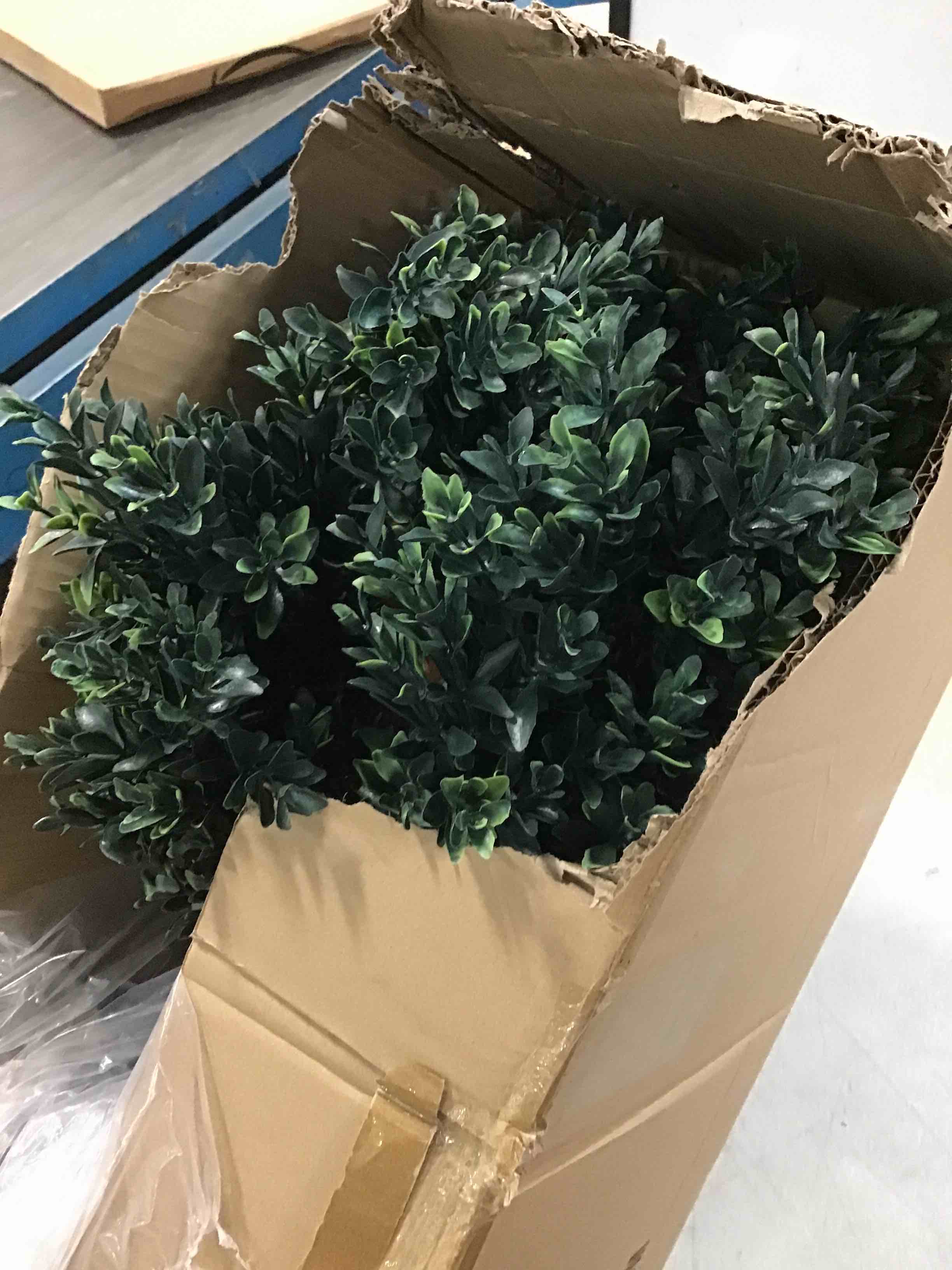 https://s3.amazonaws.com/lotting-images-prod/bidfta/BLU5696398_1714998368543.jpeg
