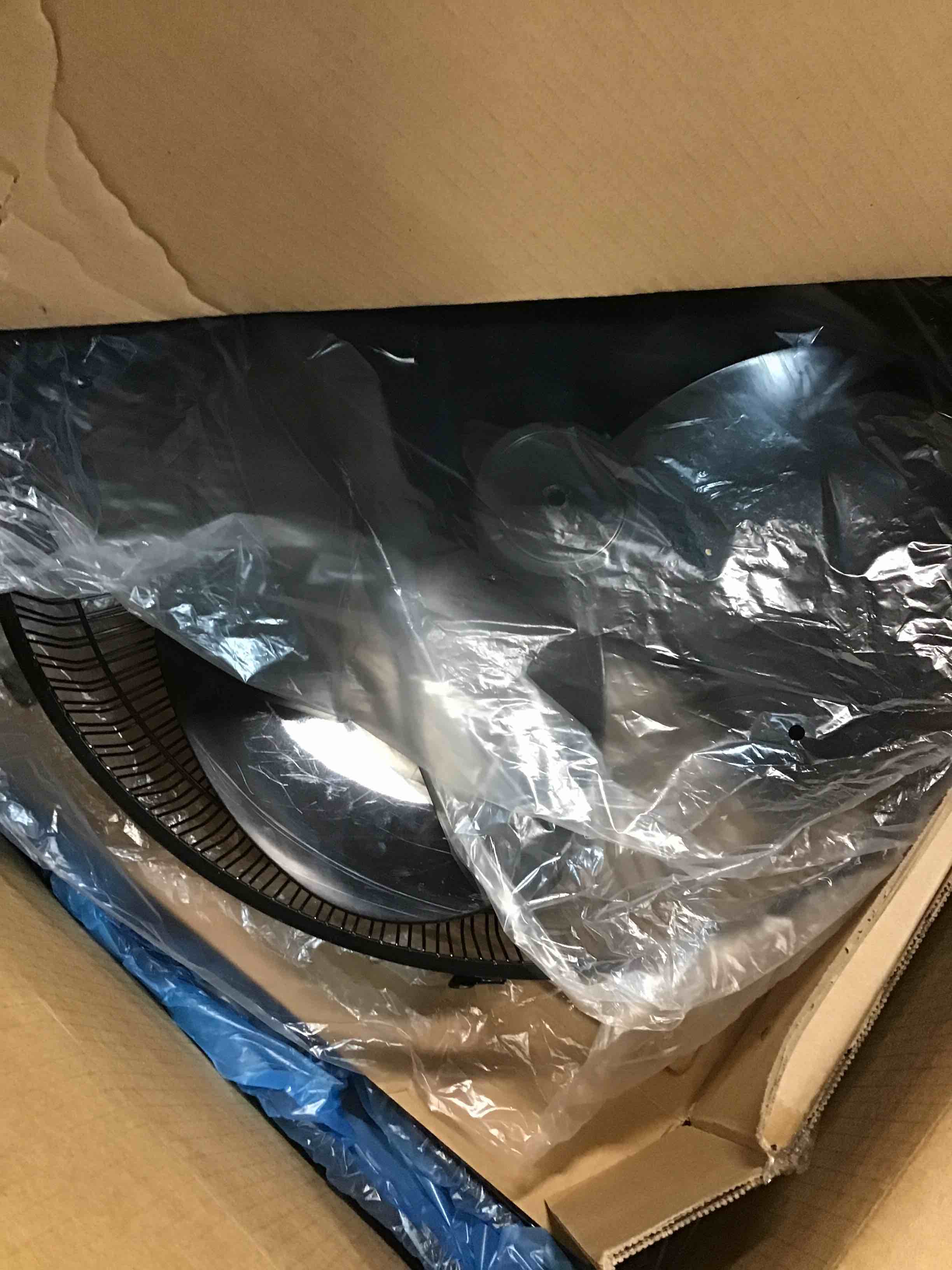 https://s3.amazonaws.com/lotting-images-prod/bidfta/BLU5696445_1715002873691.jpeg