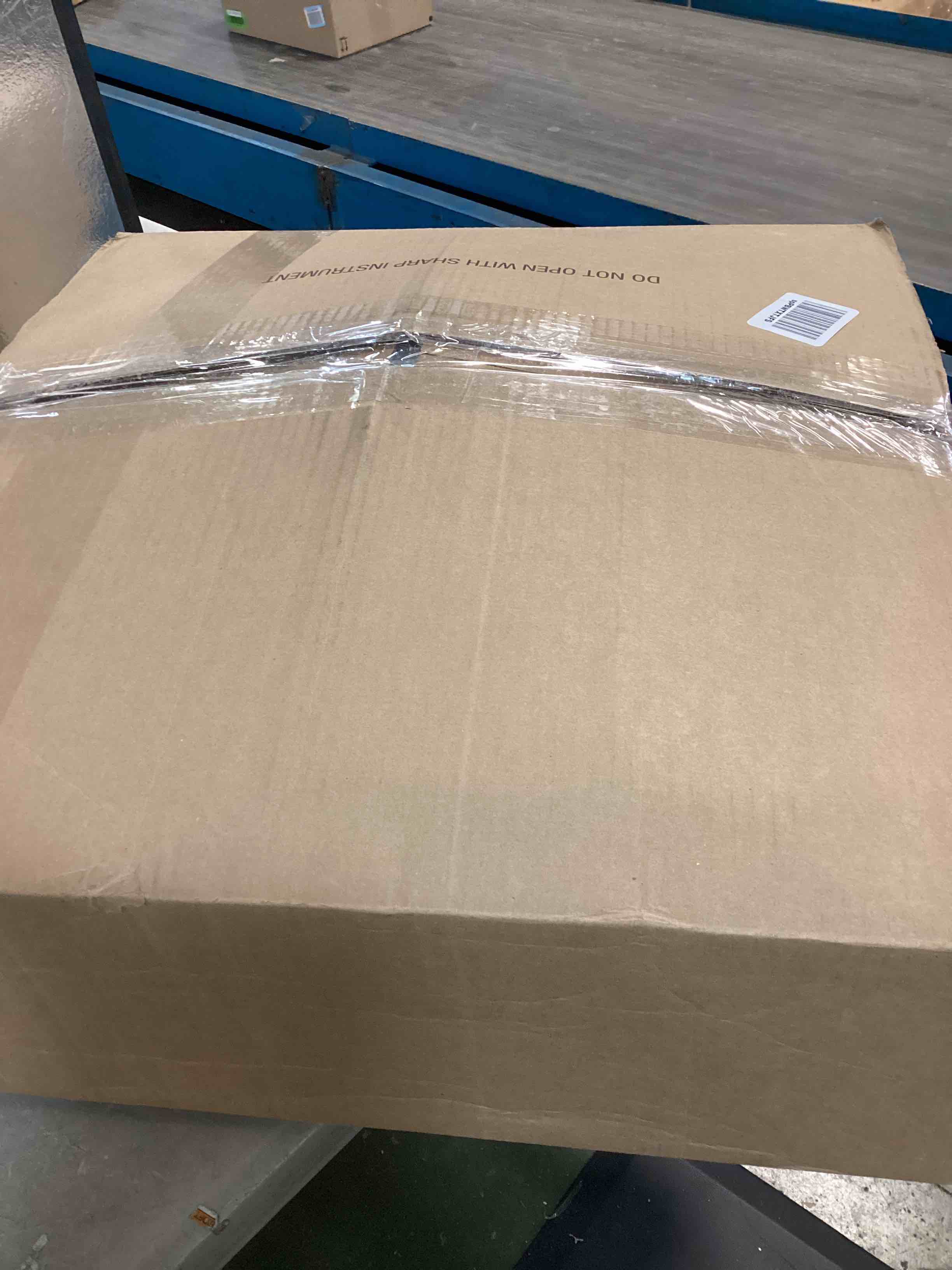 https://s3.amazonaws.com/lotting-images-prod/bidfta/BLU5696661_1715084365739.jpeg