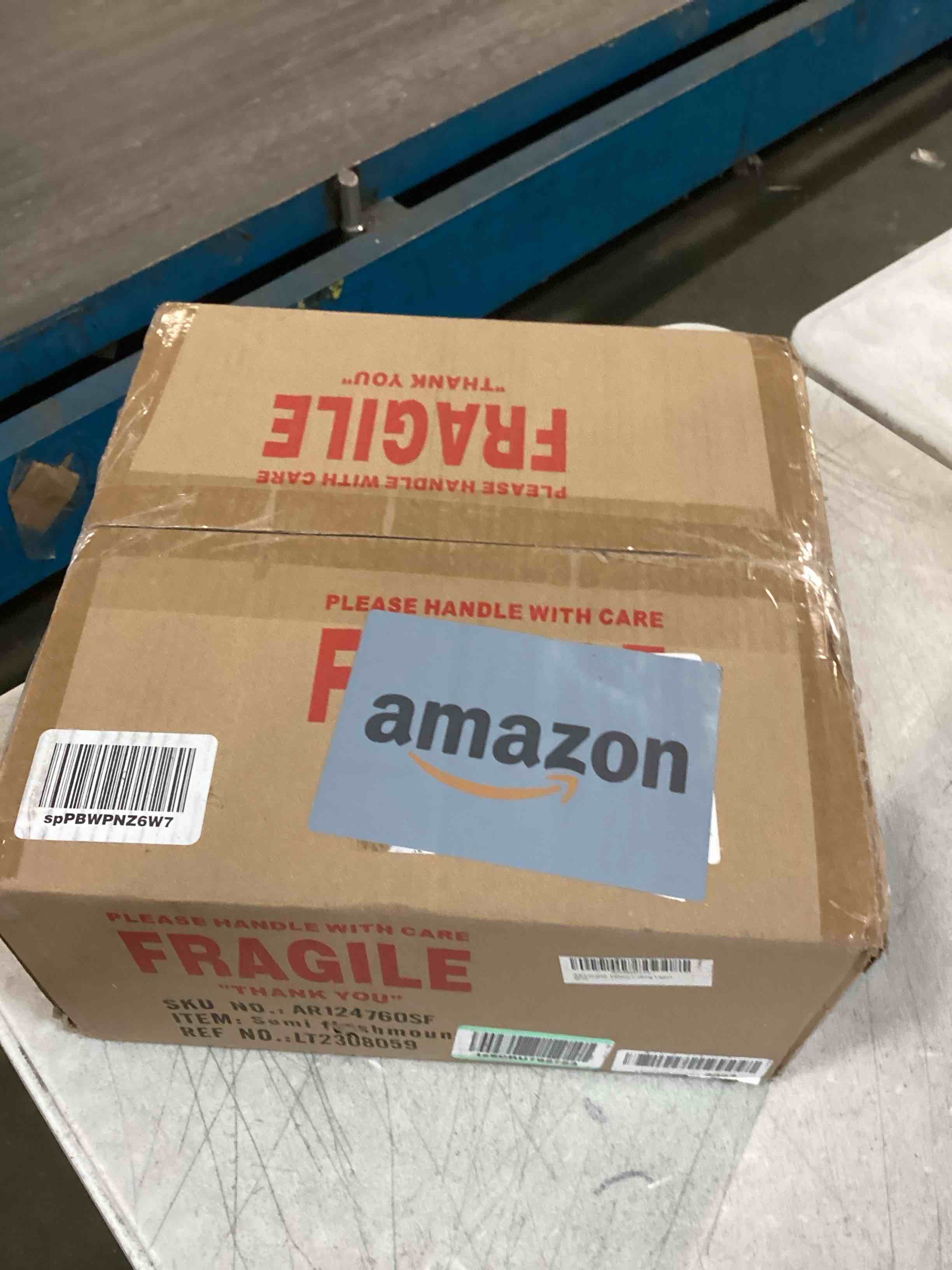 https://s3.amazonaws.com/lotting-images-prod/bidfta/BLU5697572_1714838785842.jpeg