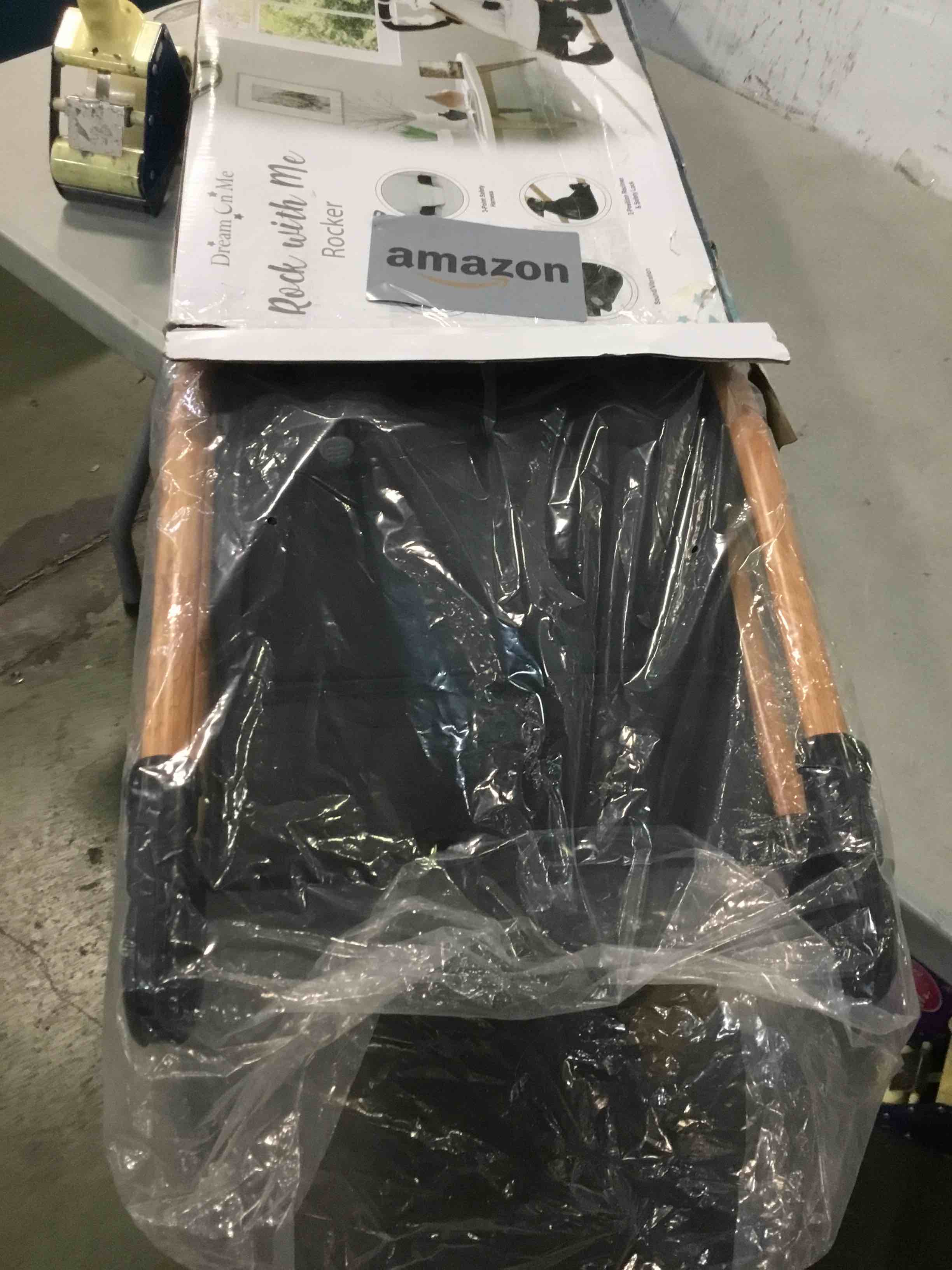 https://s3.amazonaws.com/lotting-images-prod/bidfta/BLU5697650_1715168415844.jpeg