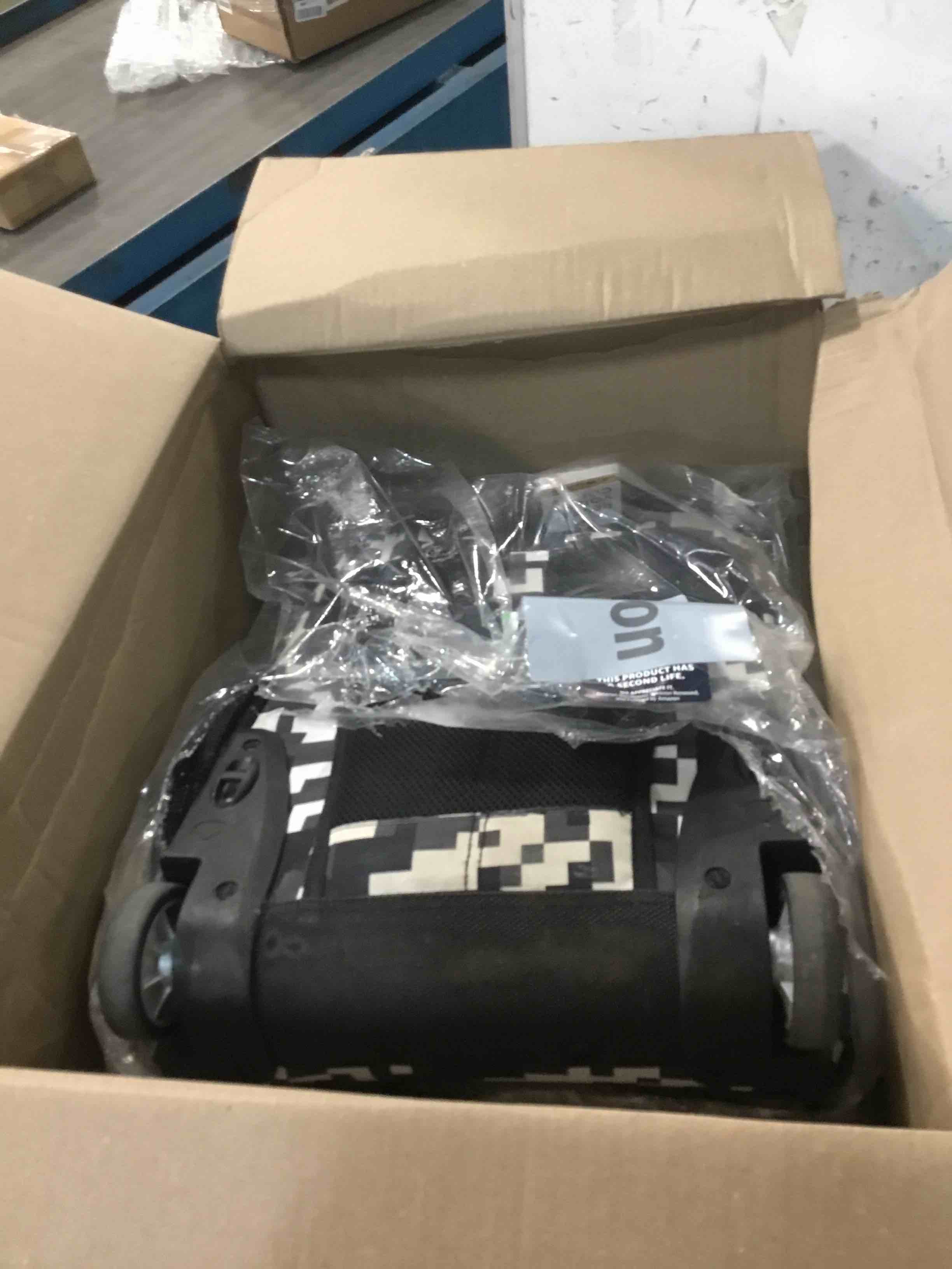 https://s3.amazonaws.com/lotting-images-prod/bidfta/BLU5697653_1715168688407.jpeg
