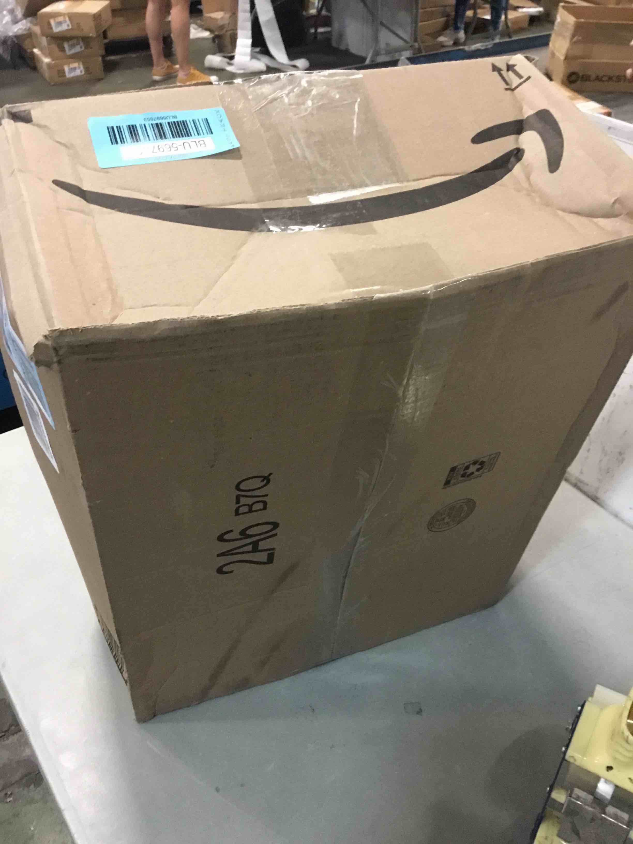 https://s3.amazonaws.com/lotting-images-prod/bidfta/BLU5697653_1715168723578.jpeg
