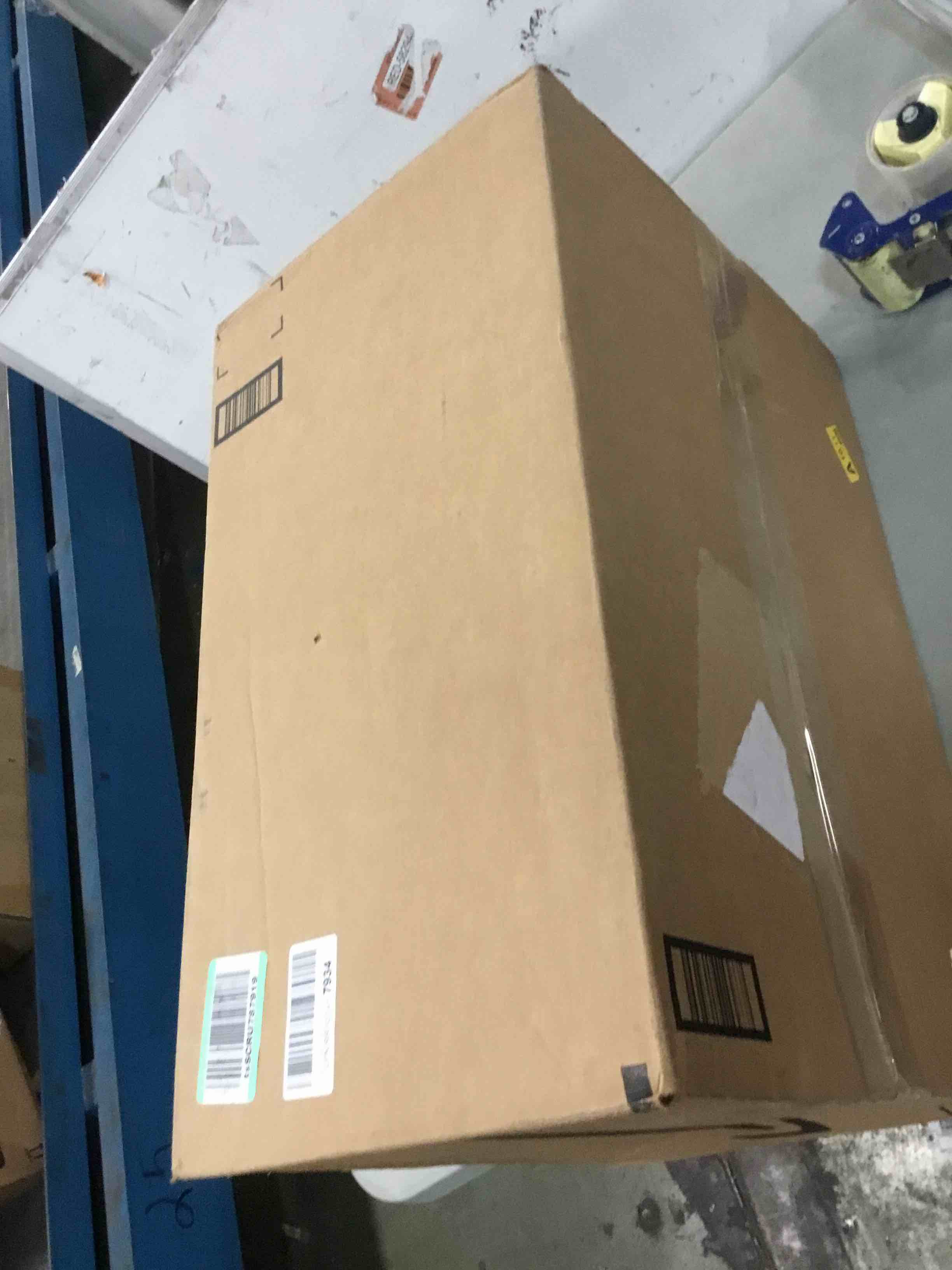 https://s3.amazonaws.com/lotting-images-prod/bidfta/BLU5697690_1715173155328.jpeg