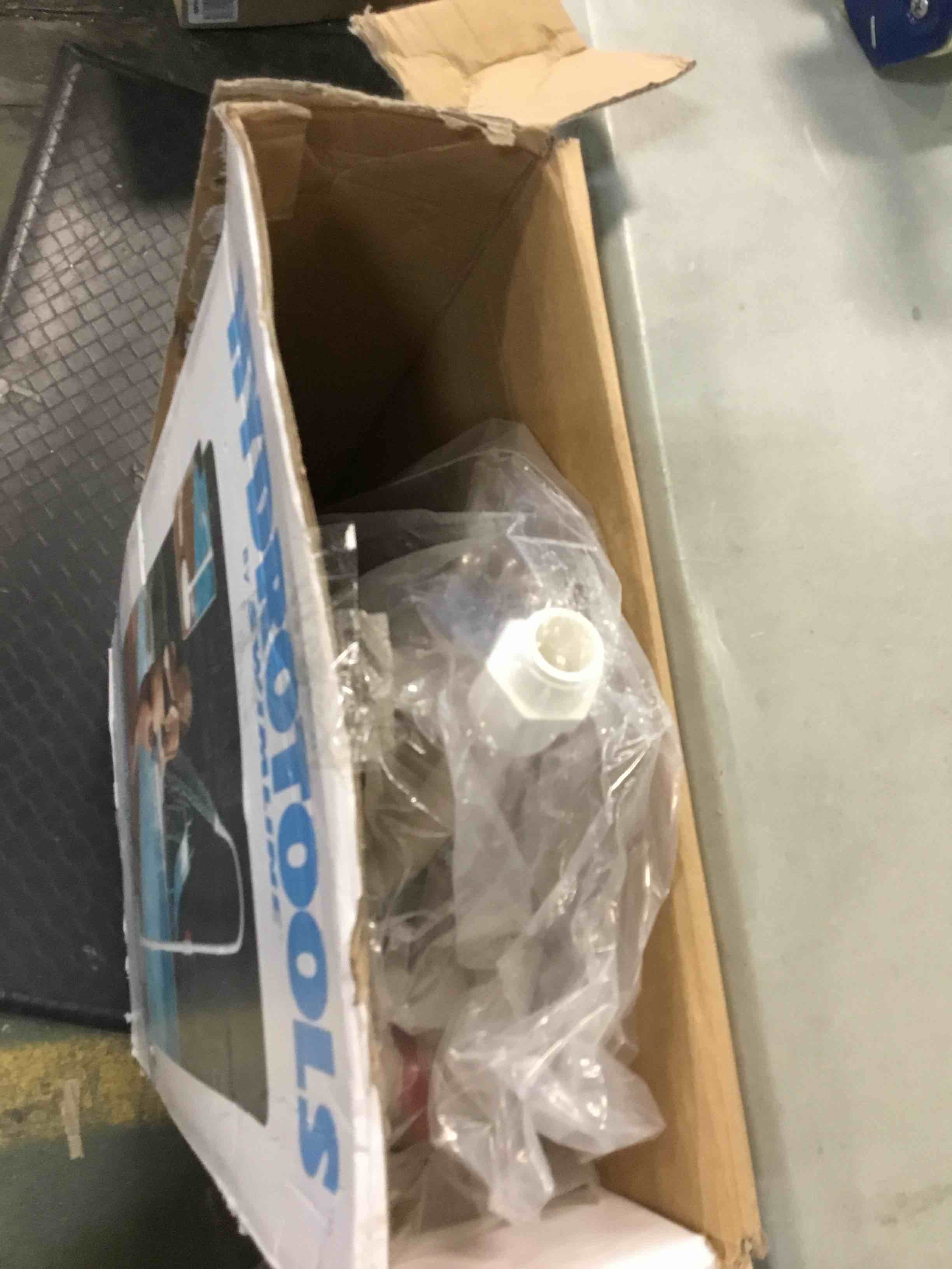 https://s3.amazonaws.com/lotting-images-prod/bidfta/BLU5697739_1715179191529.jpeg