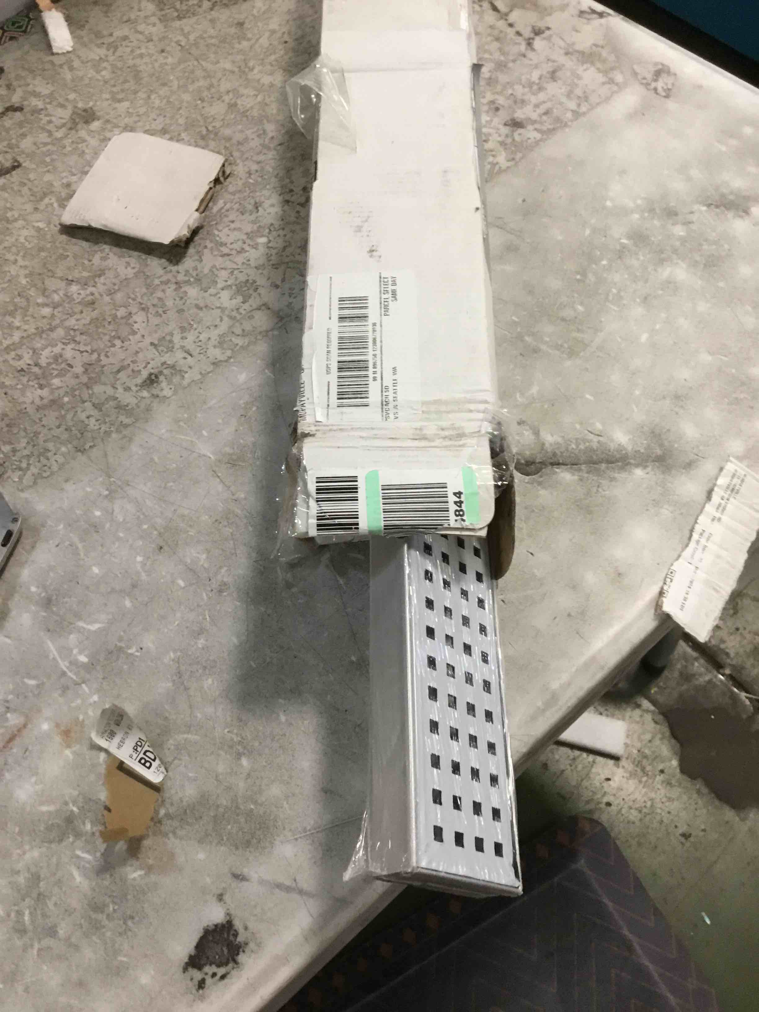 https://s3.amazonaws.com/lotting-images-prod/bidfta/BLU5697925_1715260533864.jpeg