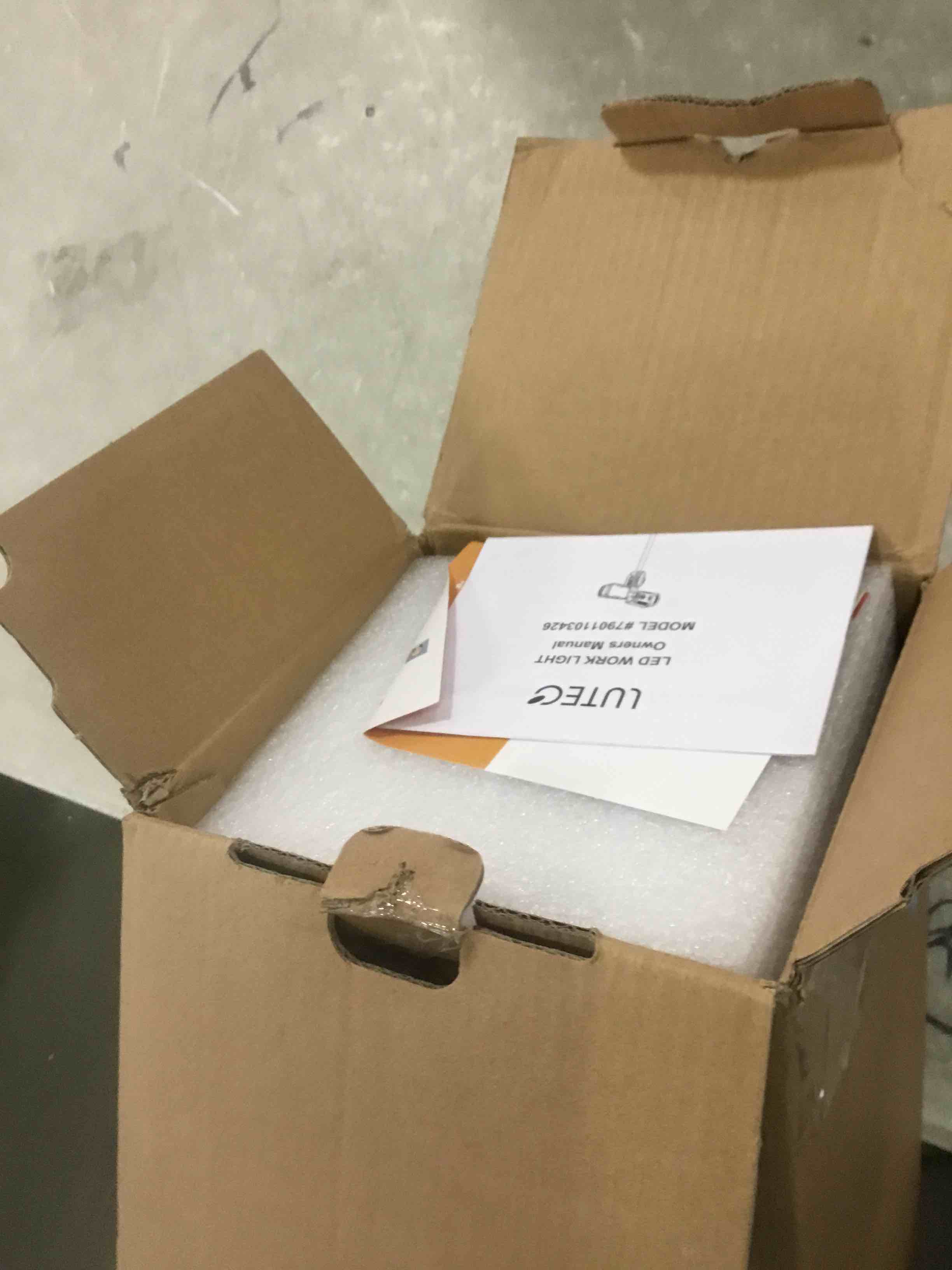 https://s3.amazonaws.com/lotting-images-prod/bidfta/BLU5698124_1715343968651.jpeg