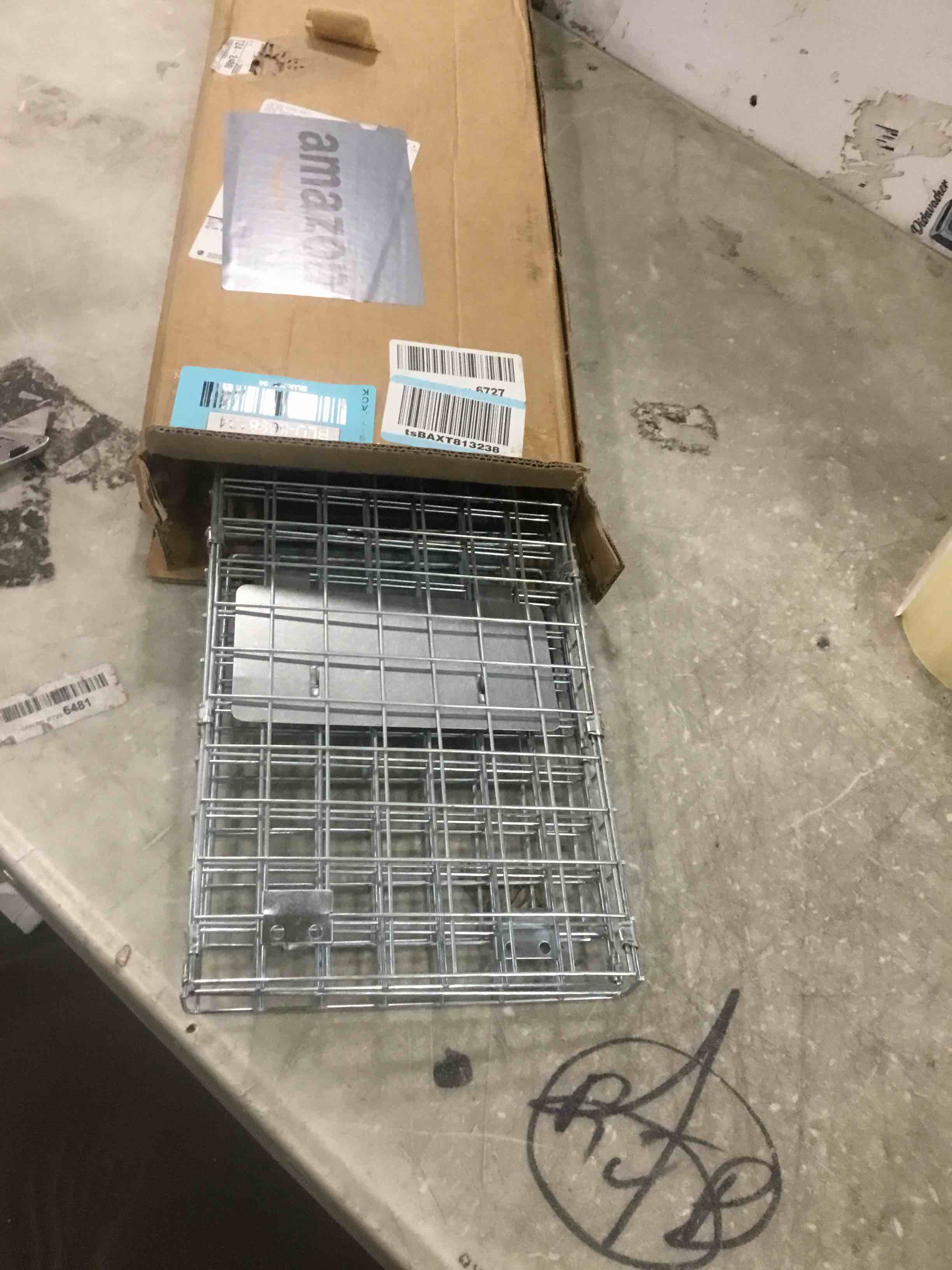 https://s3.amazonaws.com/lotting-images-prod/bidfta/BLU5698134_1715345045041.jpeg