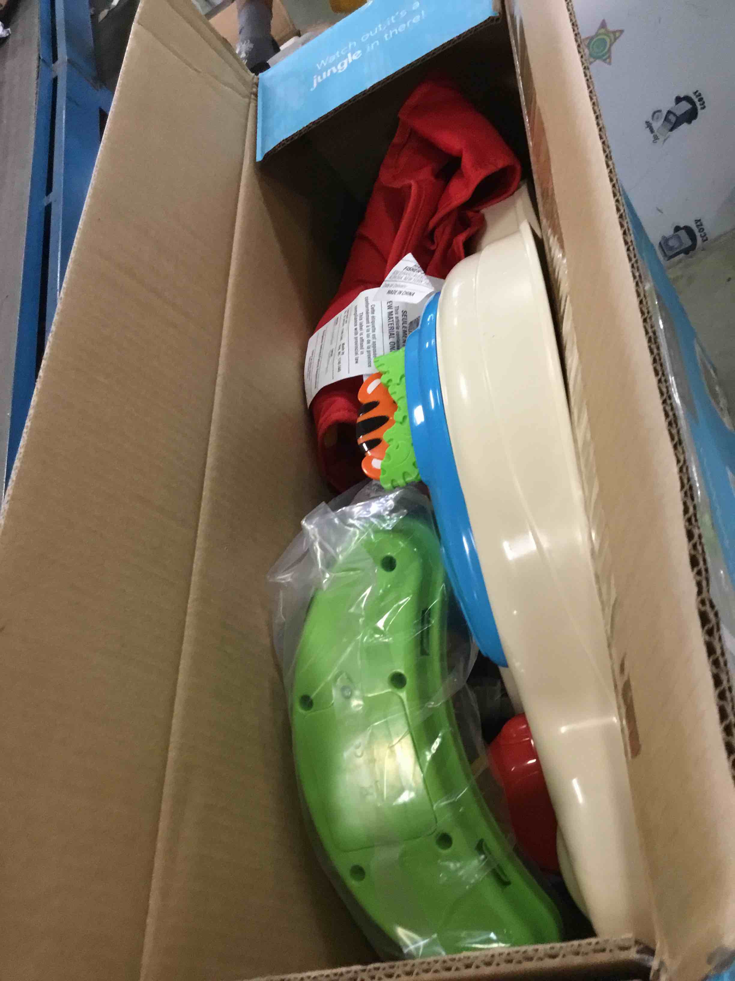 https://s3.amazonaws.com/lotting-images-prod/bidfta/BLU5698329_1715372260295.jpeg