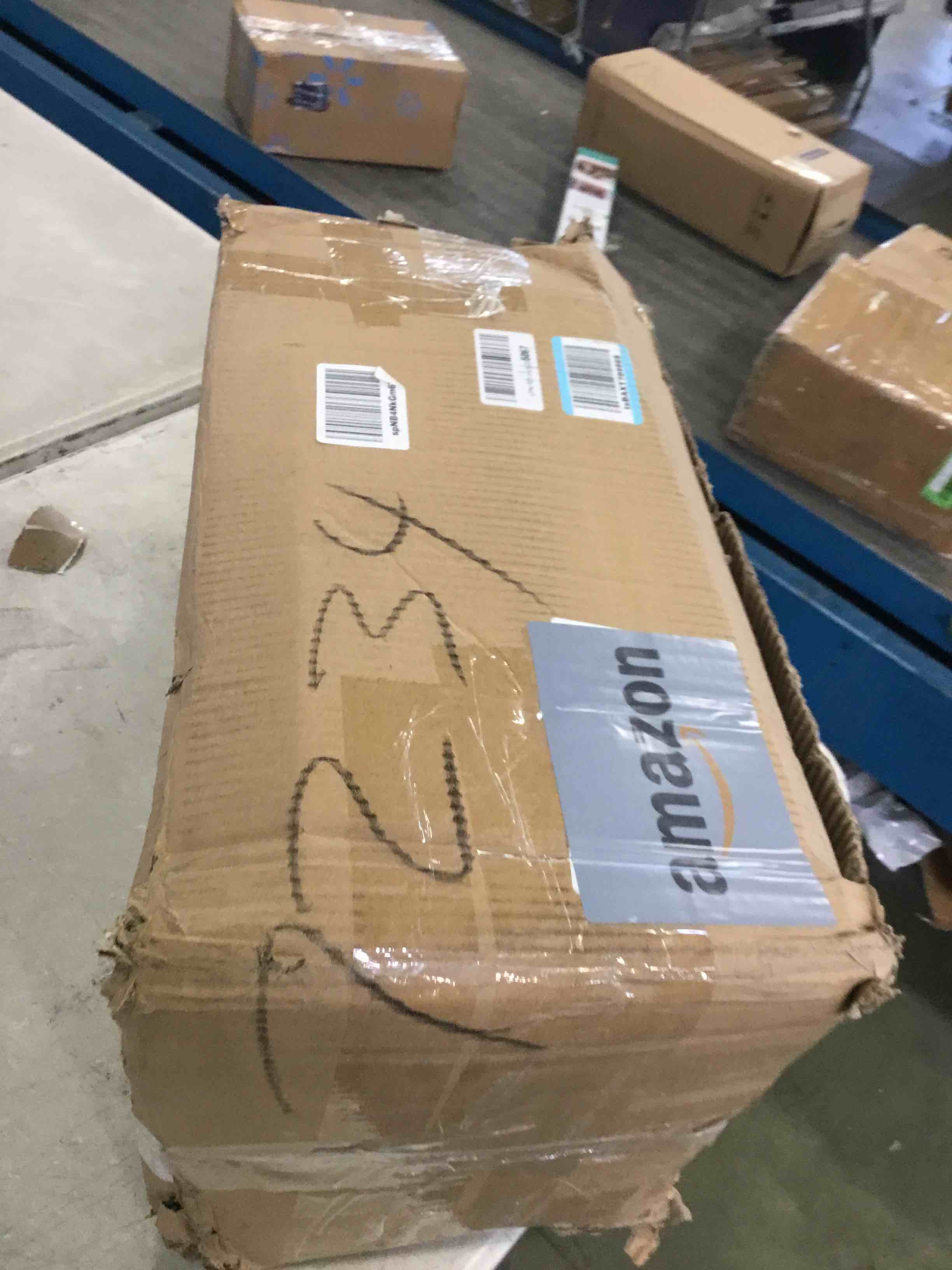 https://s3.amazonaws.com/lotting-images-prod/bidfta/BLU5698471_1715613730751.jpeg