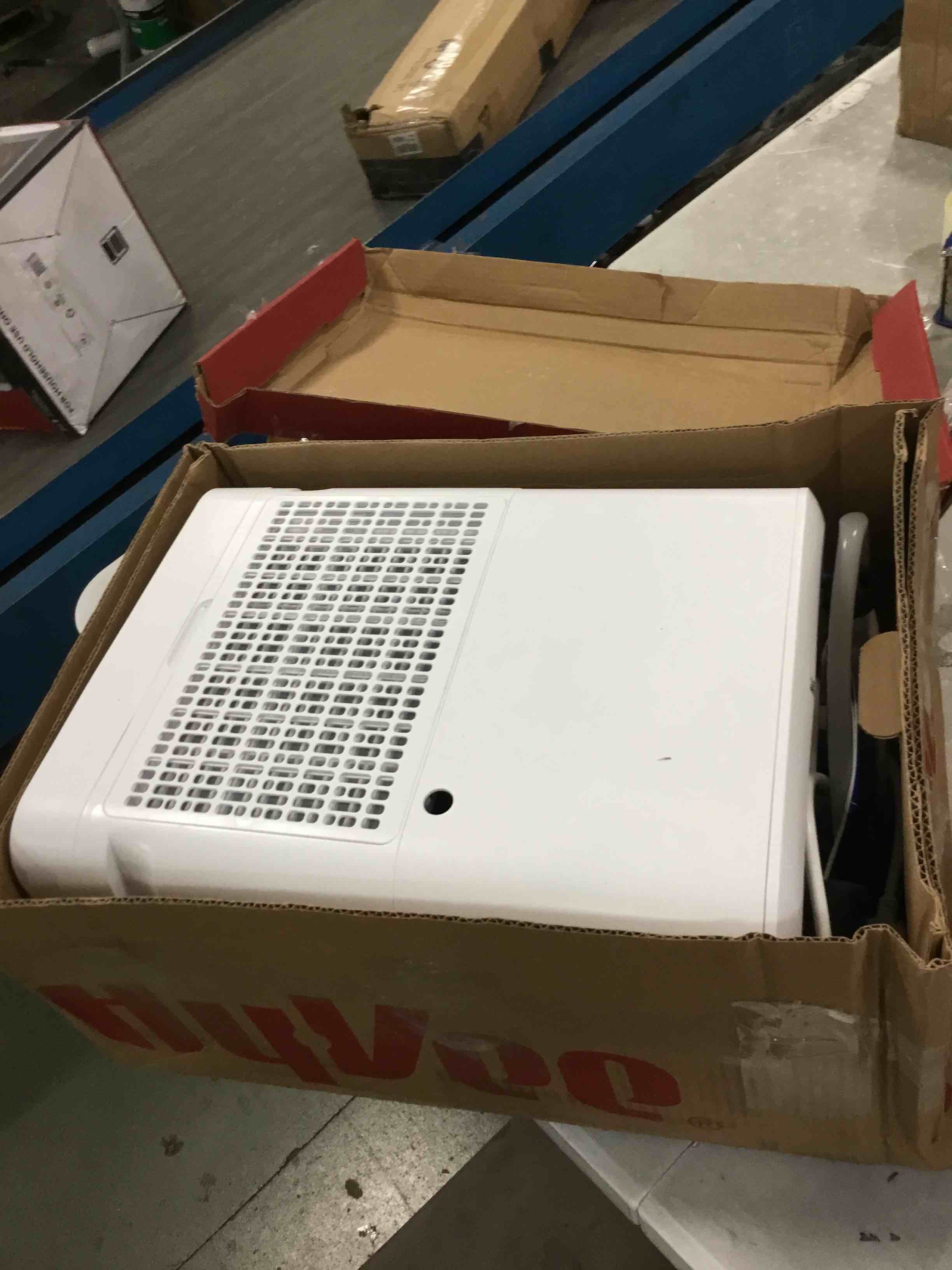 https://s3.amazonaws.com/lotting-images-prod/bidfta/BLU5698610_1715687954114.jpeg