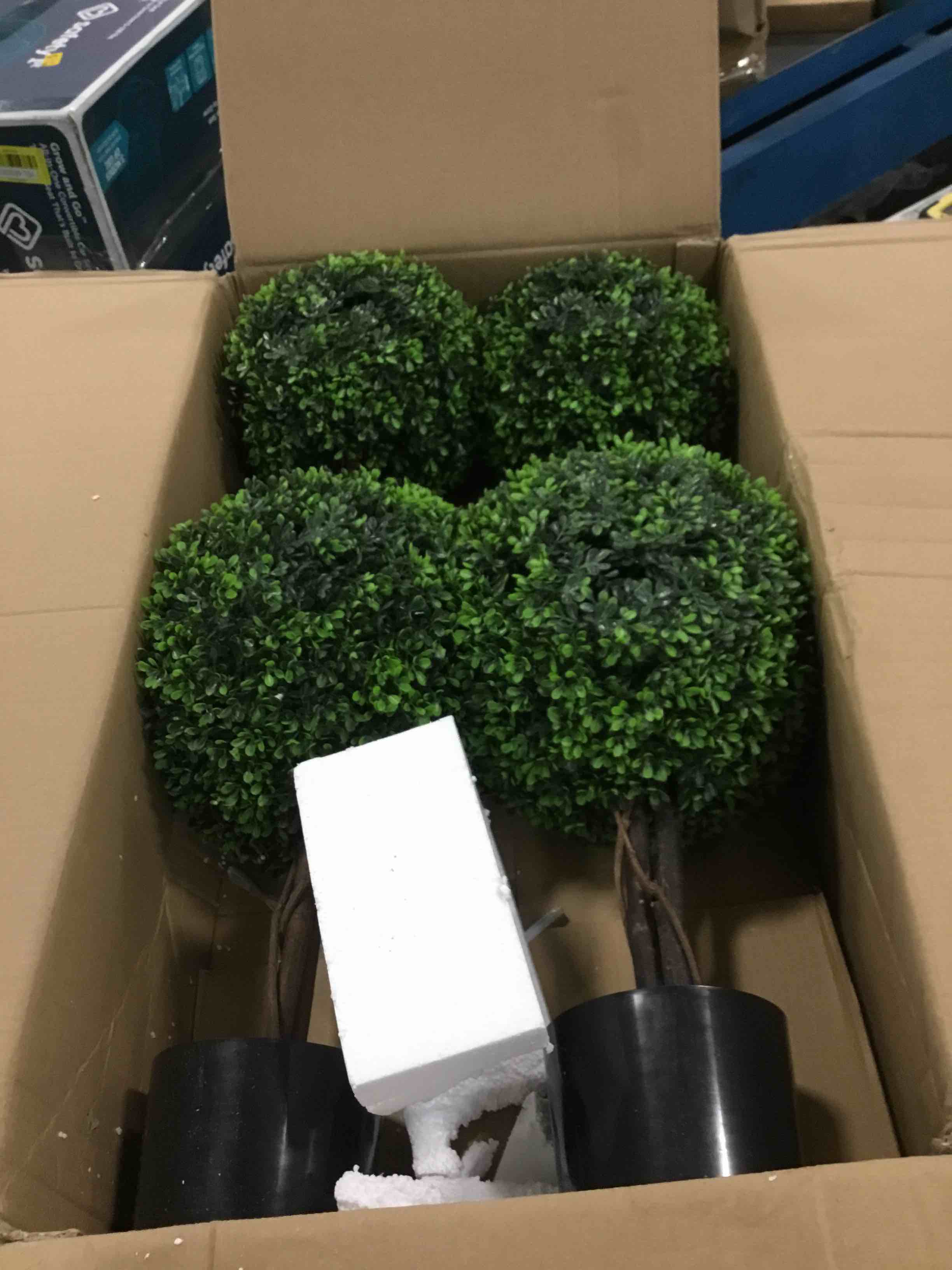 https://s3.amazonaws.com/lotting-images-prod/bidfta/BLU5698640_1715691114639.jpeg