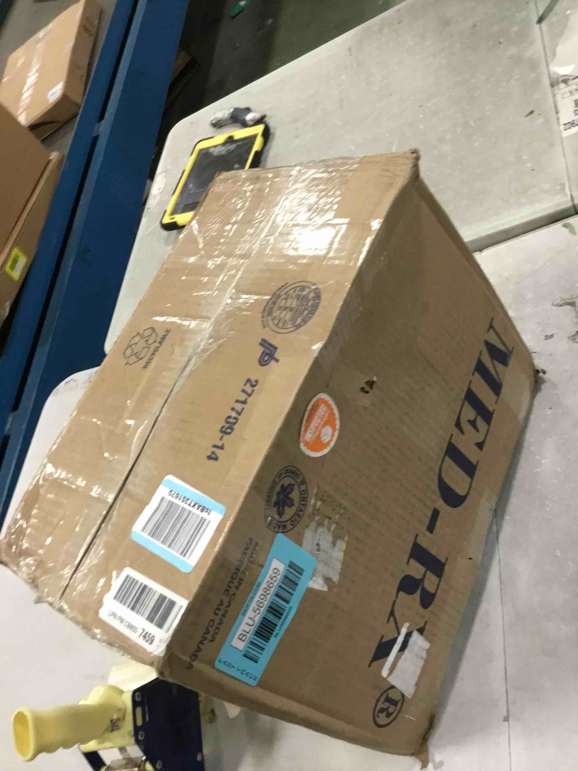https://s3.amazonaws.com/lotting-images-prod/bidfta/BLU5698659_1715692812643.jpeg