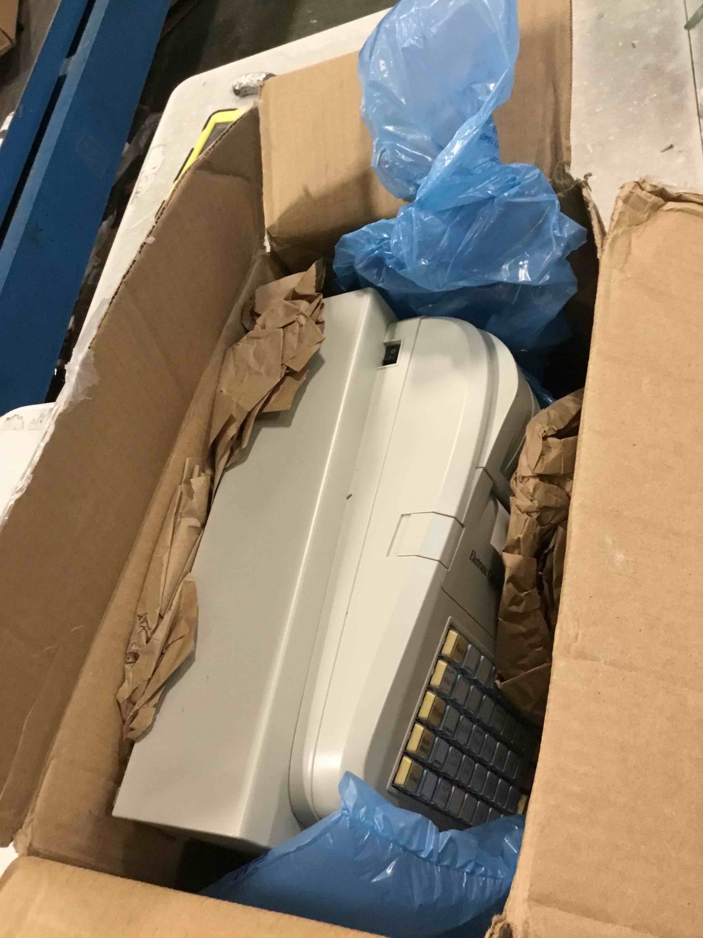 https://s3.amazonaws.com/lotting-images-prod/bidfta/BLU5698659_1715692832784.jpeg