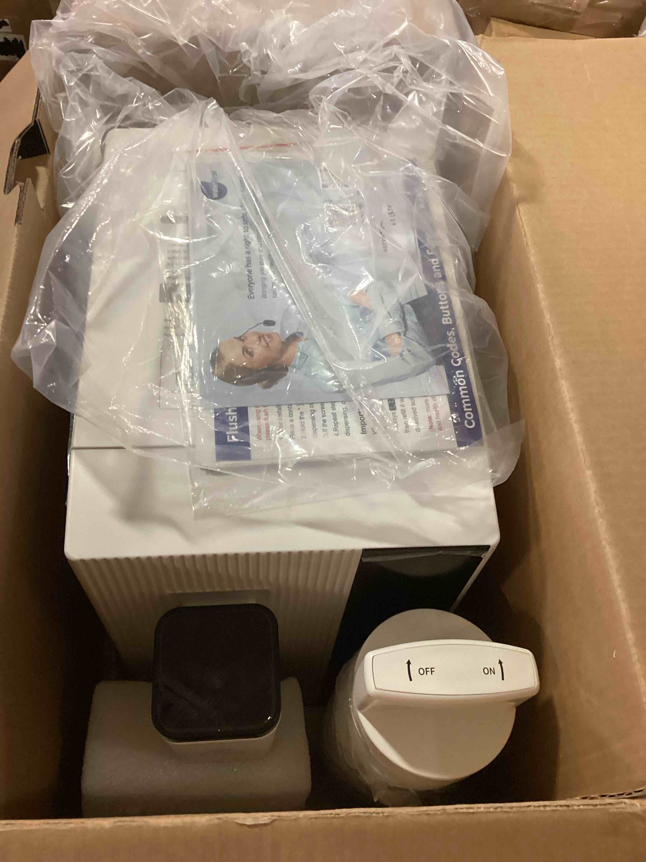 https://s3.amazonaws.com/lotting-images-prod/bidfta/BLU5699461_1715615377276.jpeg
