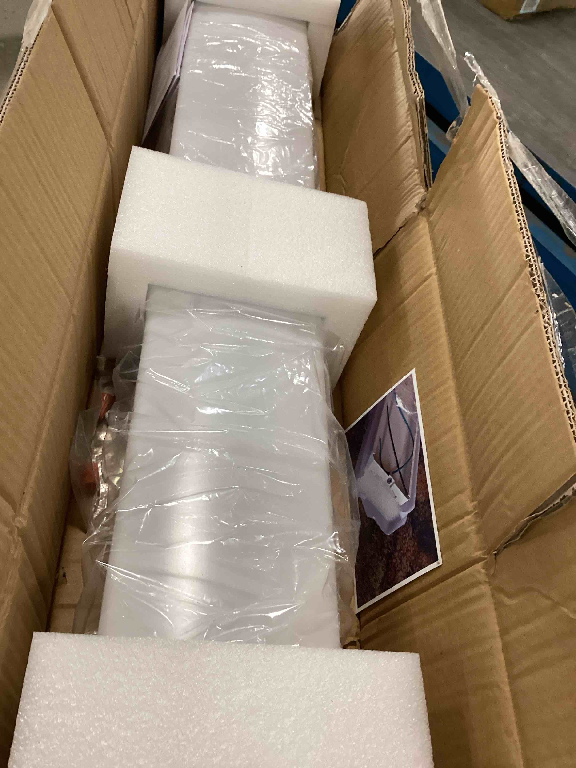 https://s3.amazonaws.com/lotting-images-prod/bidfta/BLU5700585_1714650104038.jpeg