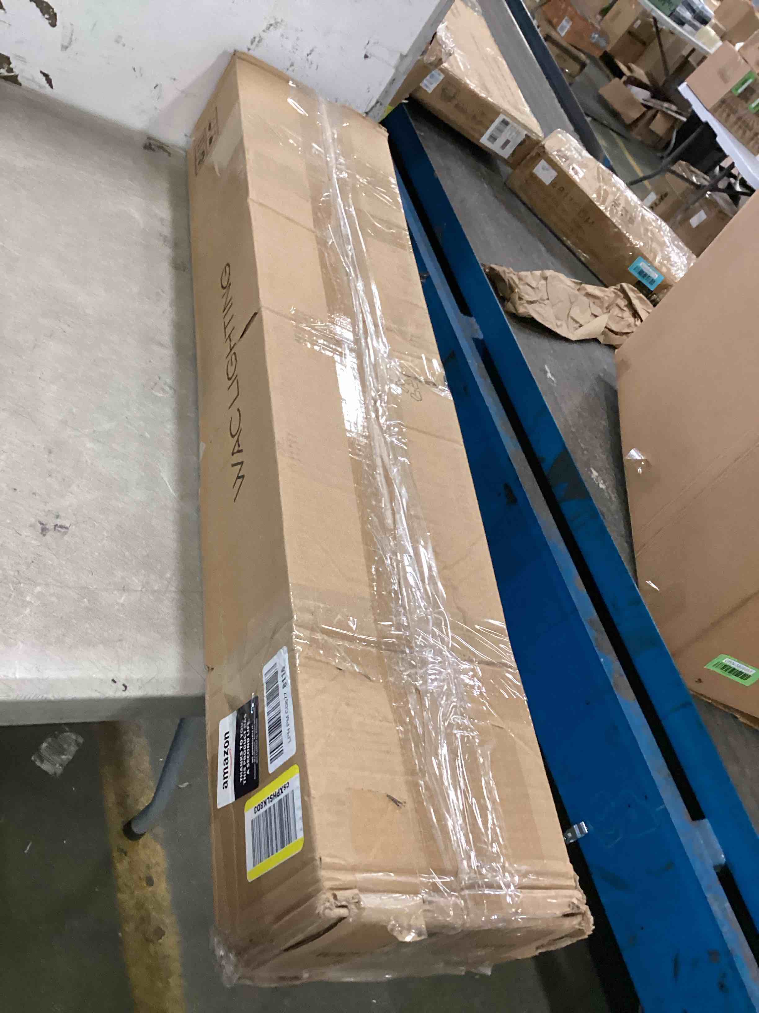 https://s3.amazonaws.com/lotting-images-prod/bidfta/BLU5700585_1714650131134.jpeg