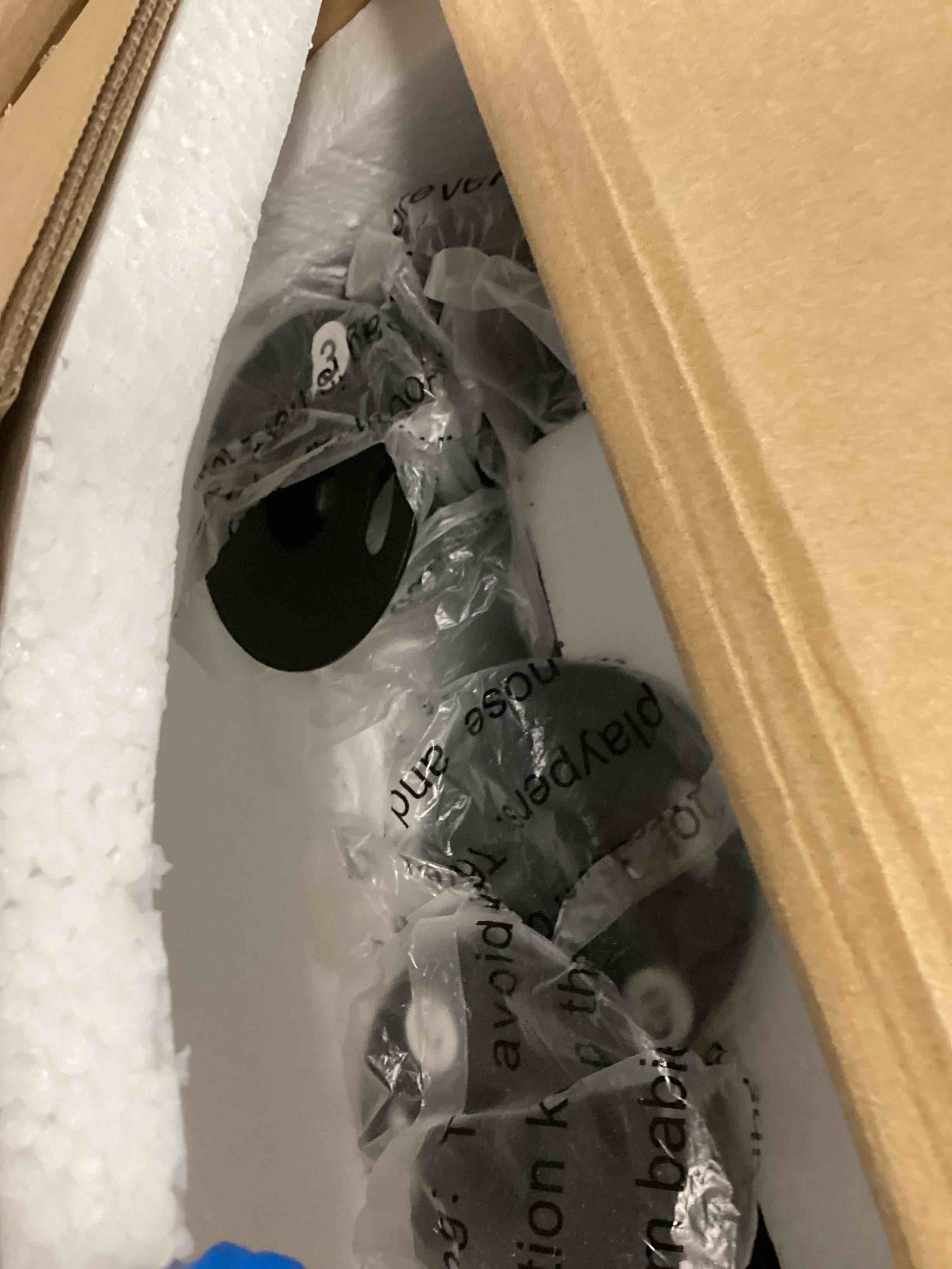 https://s3.amazonaws.com/lotting-images-prod/bidfta/BLU5700601_1714652272471.jpeg