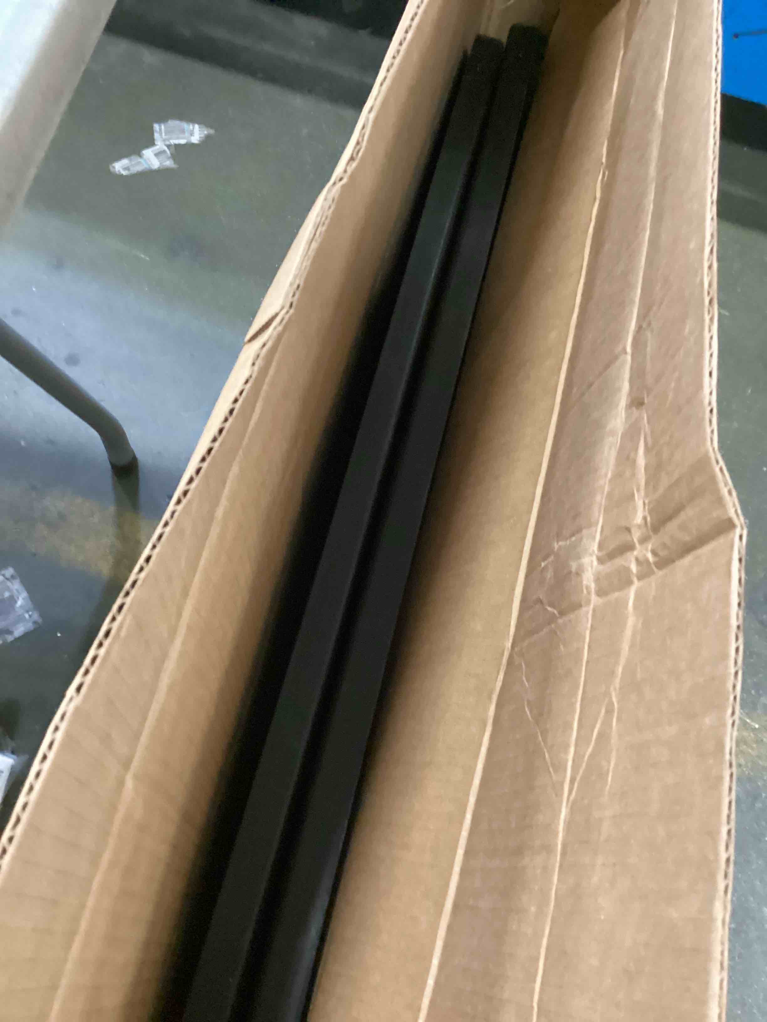 https://s3.amazonaws.com/lotting-images-prod/bidfta/BLU5700713_1714667500905.jpeg