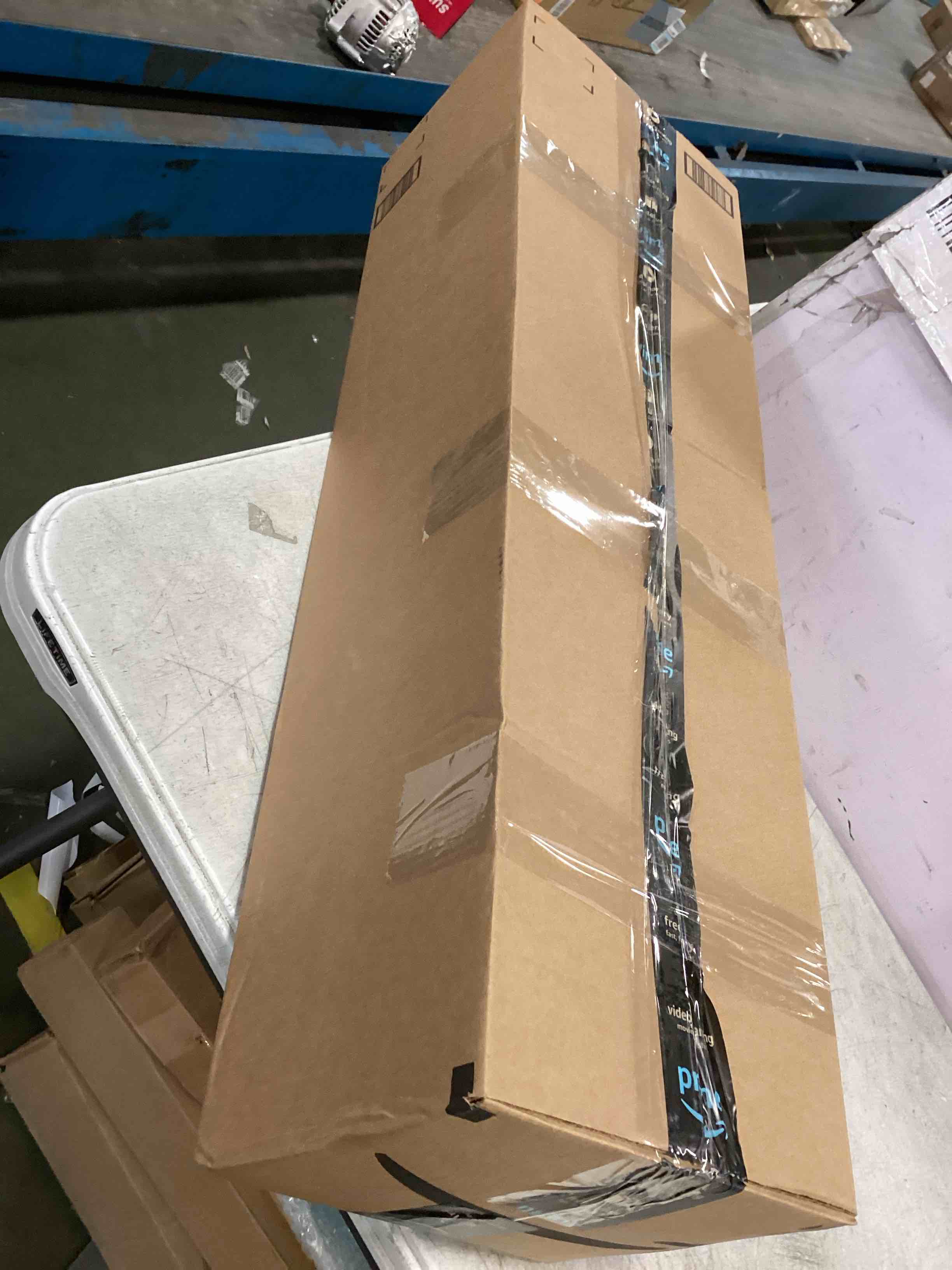 https://s3.amazonaws.com/lotting-images-prod/bidfta/BLU5700927_1714757393353.jpeg
