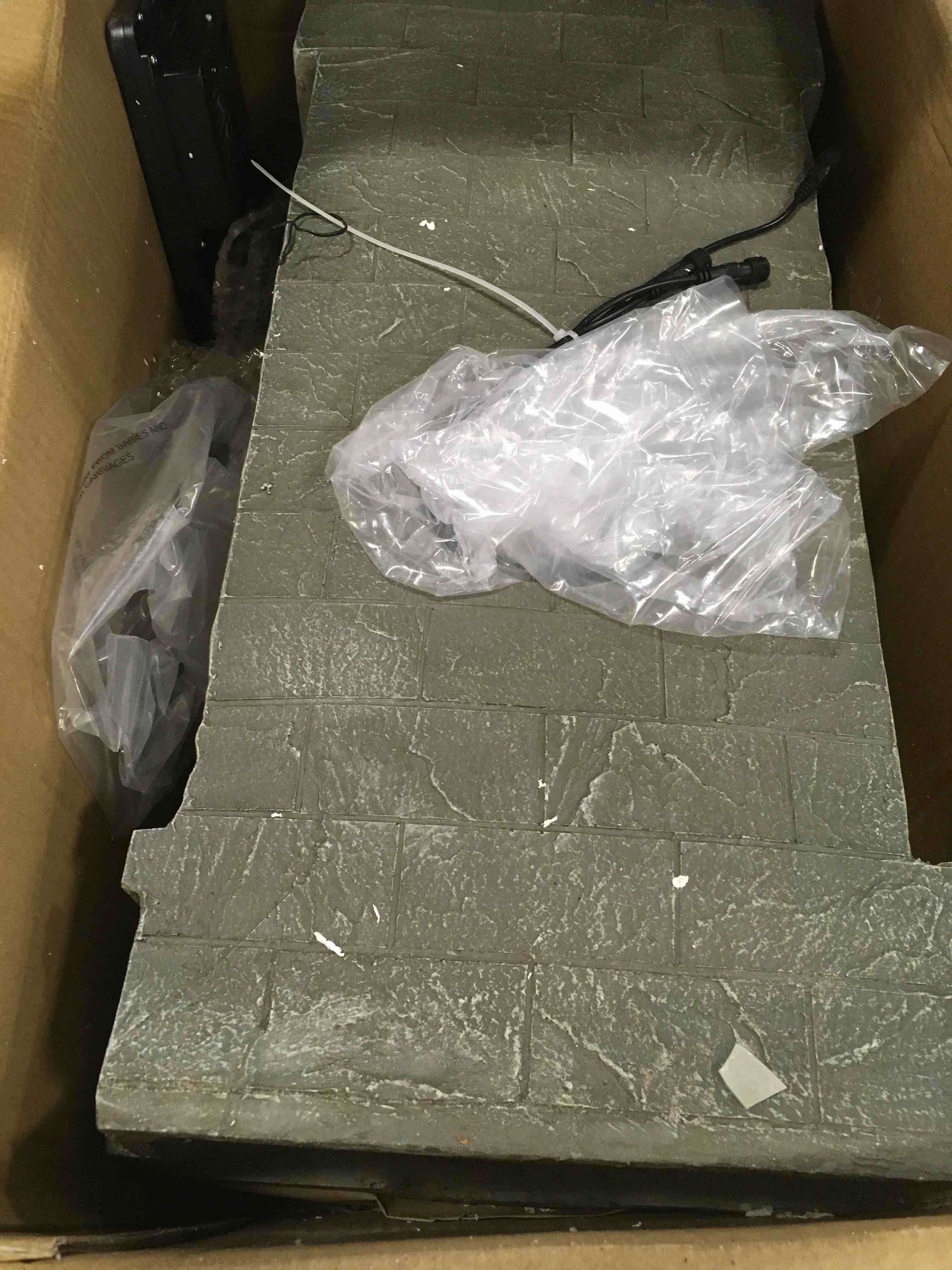 https://s3.amazonaws.com/lotting-images-prod/bidfta/BLU5701004_1714766629809.jpeg
