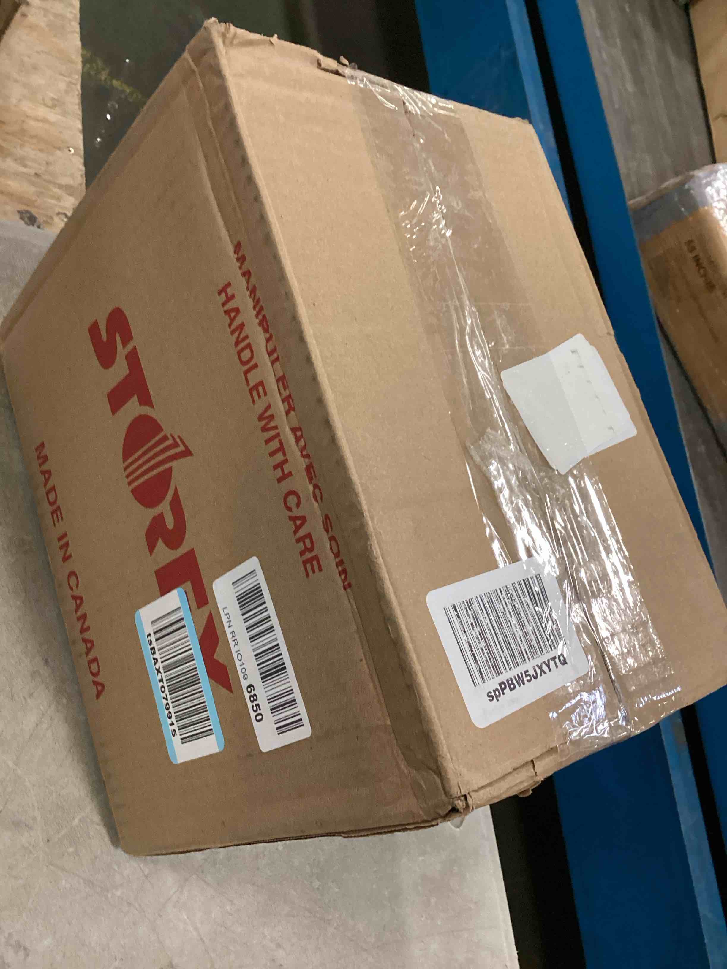 https://s3.amazonaws.com/lotting-images-prod/bidfta/BLU5701248_1715003039250.jpeg