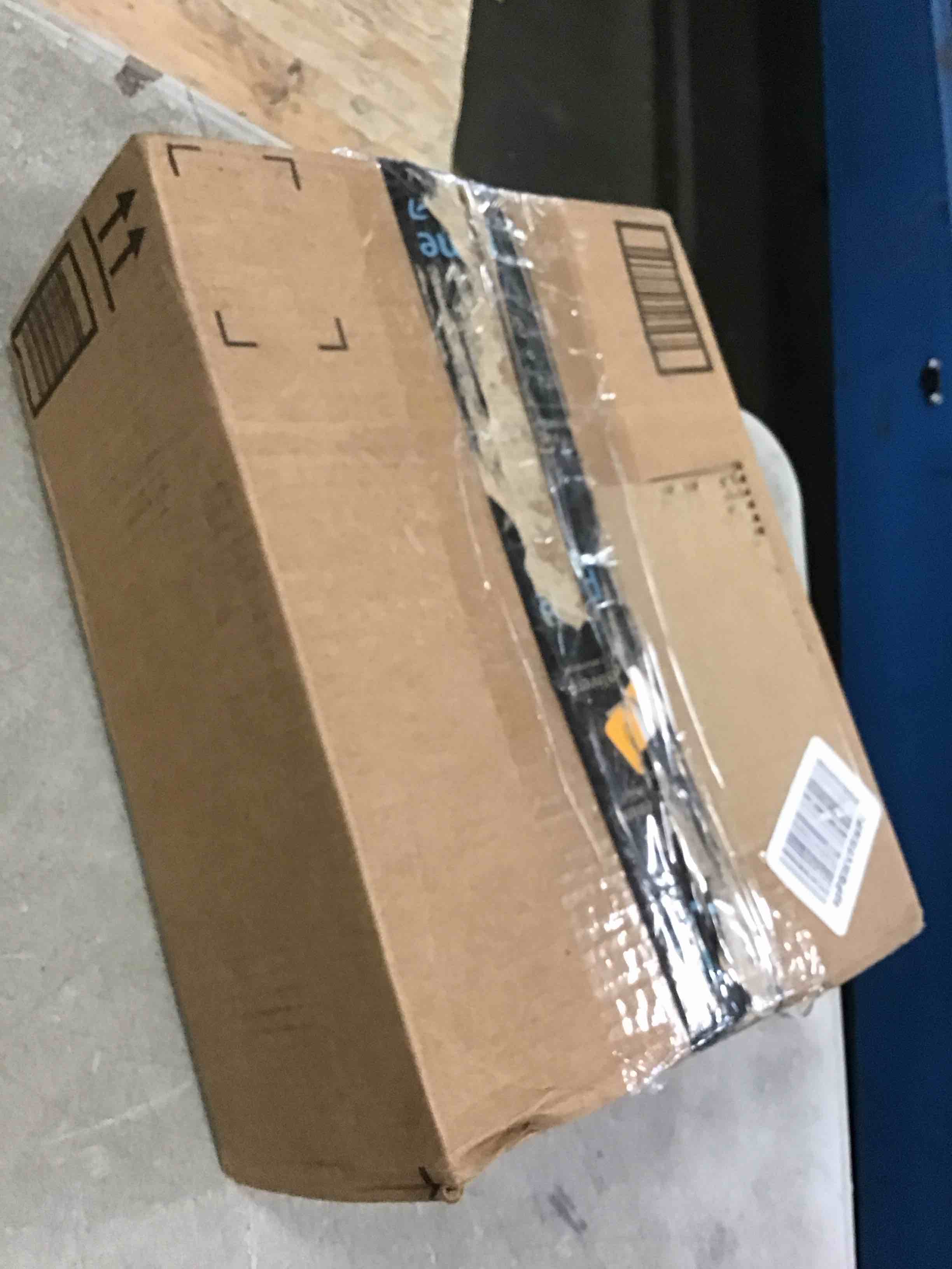 https://s3.amazonaws.com/lotting-images-prod/bidfta/BLU5701400_1715025723808.jpeg