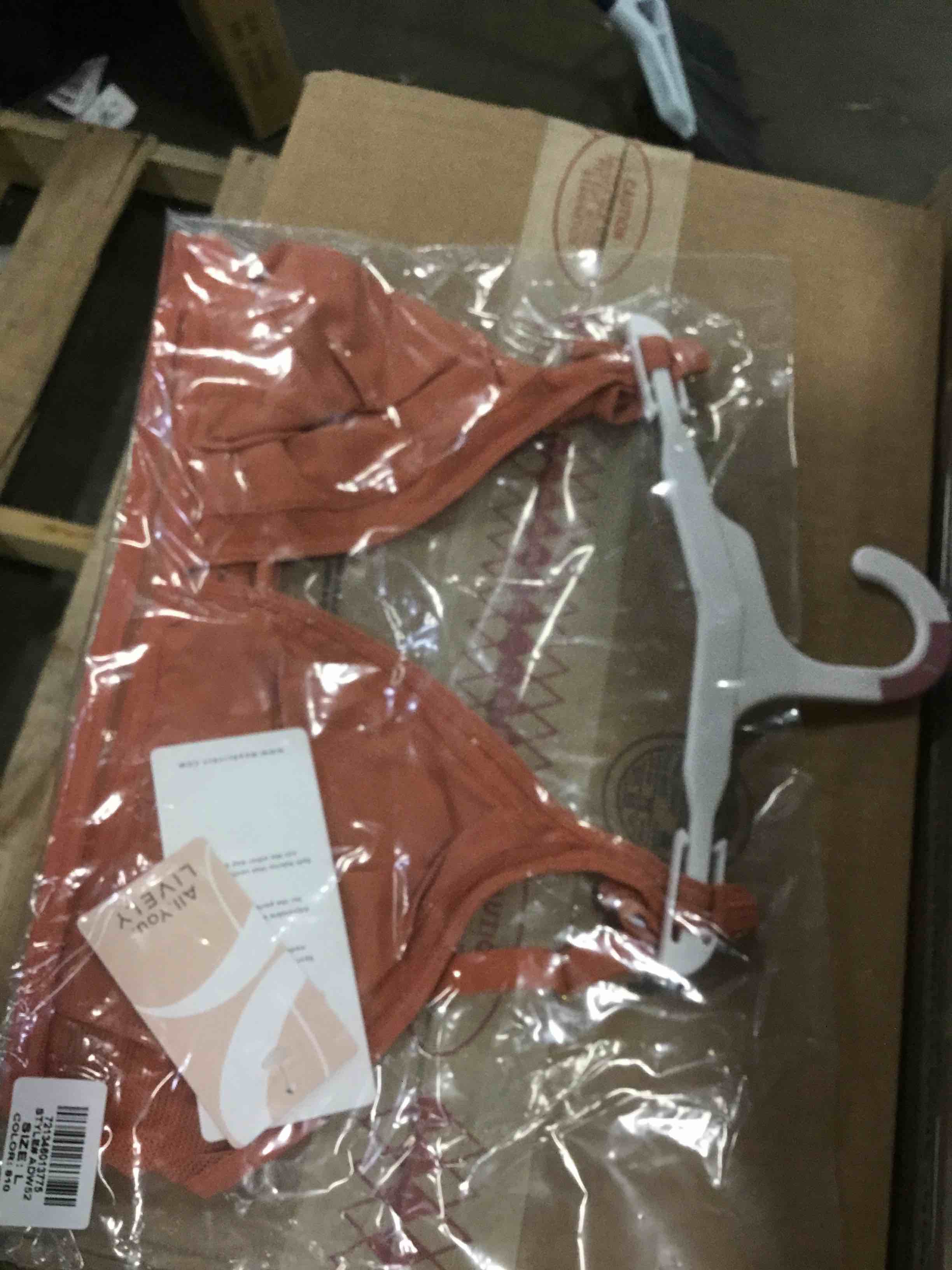 https://s3.amazonaws.com/lotting-images-prod/bidfta/BLU5703184_1715019207504.jpeg