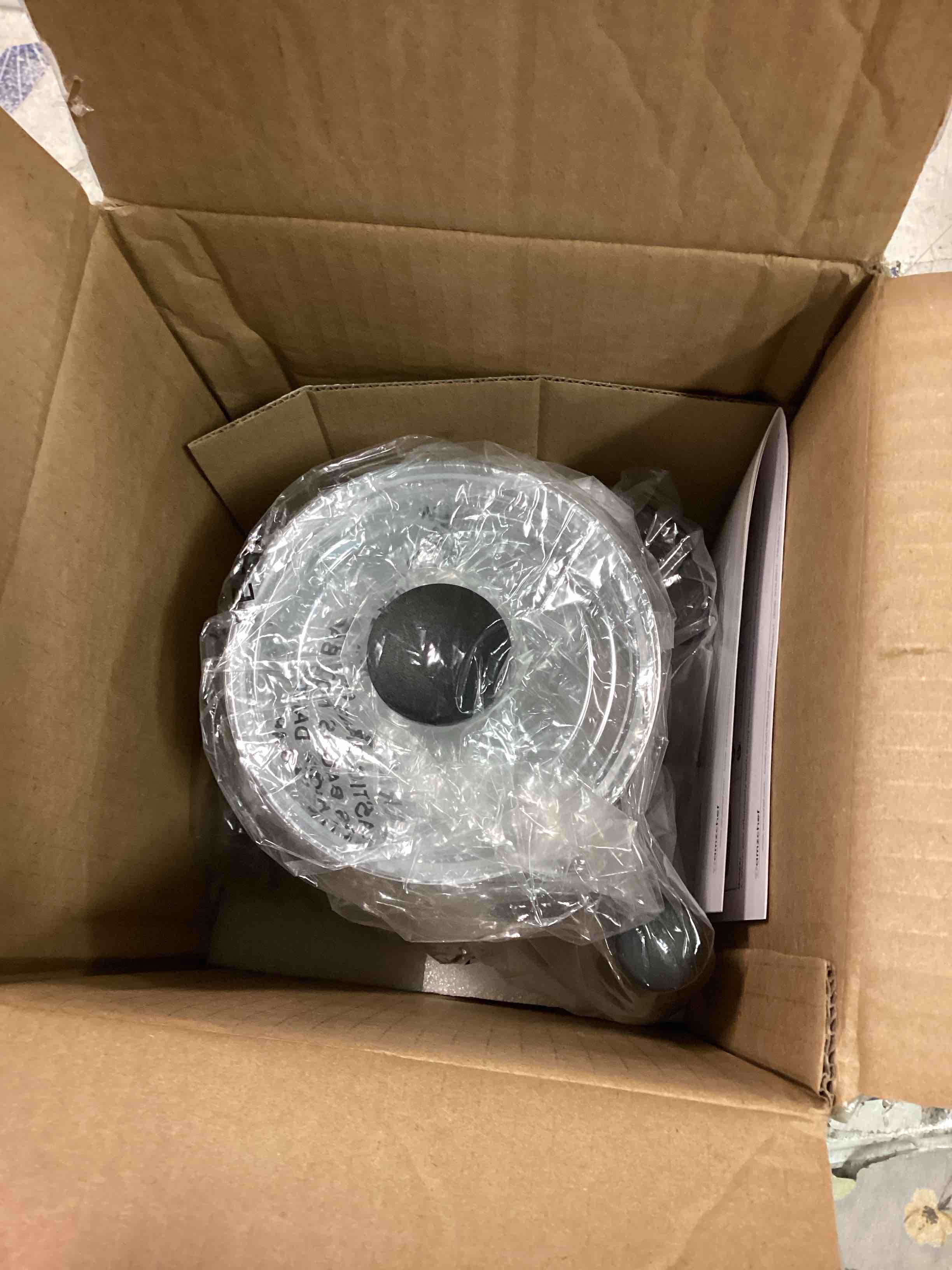 https://s3.amazonaws.com/lotting-images-prod/bidfta/BLU5703529_1714744617414.jpeg