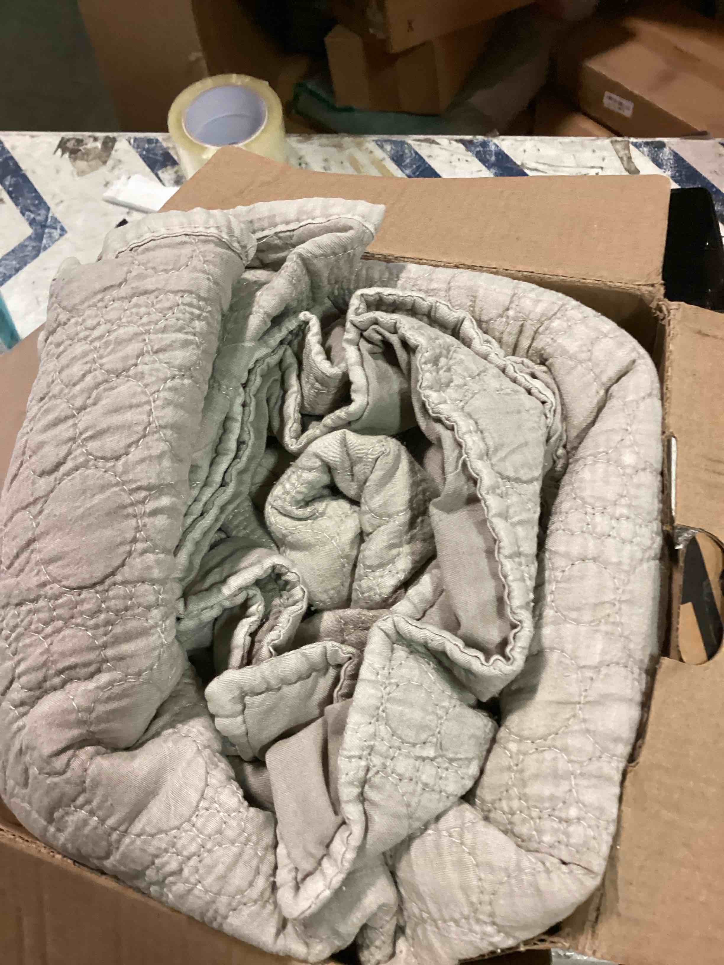 https://s3.amazonaws.com/lotting-images-prod/bidfta/BLU5703533_1714746509472.jpeg