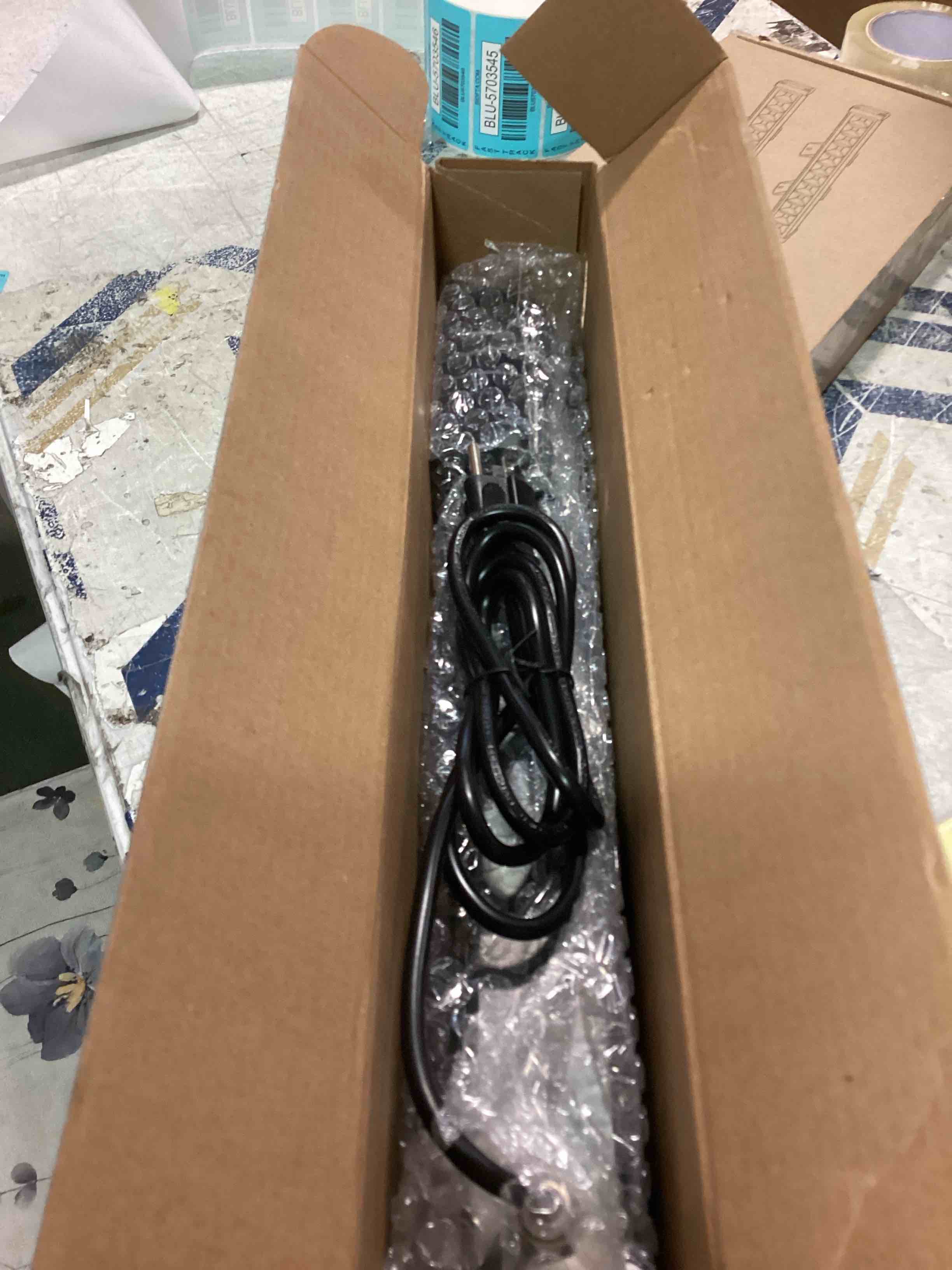 https://s3.amazonaws.com/lotting-images-prod/bidfta/BLU5703536_1714746849494.jpeg