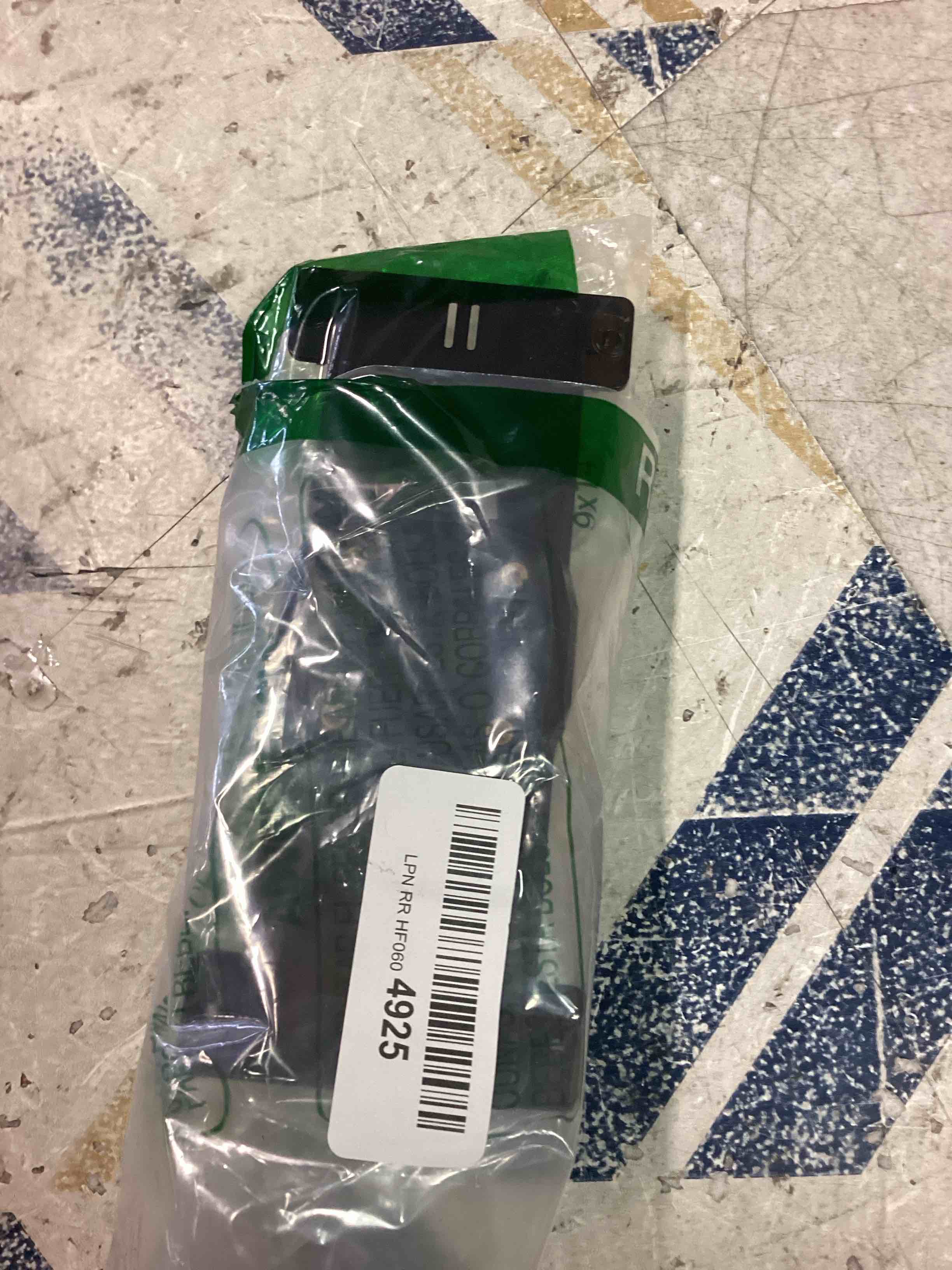 https://s3.amazonaws.com/lotting-images-prod/bidfta/BLU5703569_1714749746038.jpeg