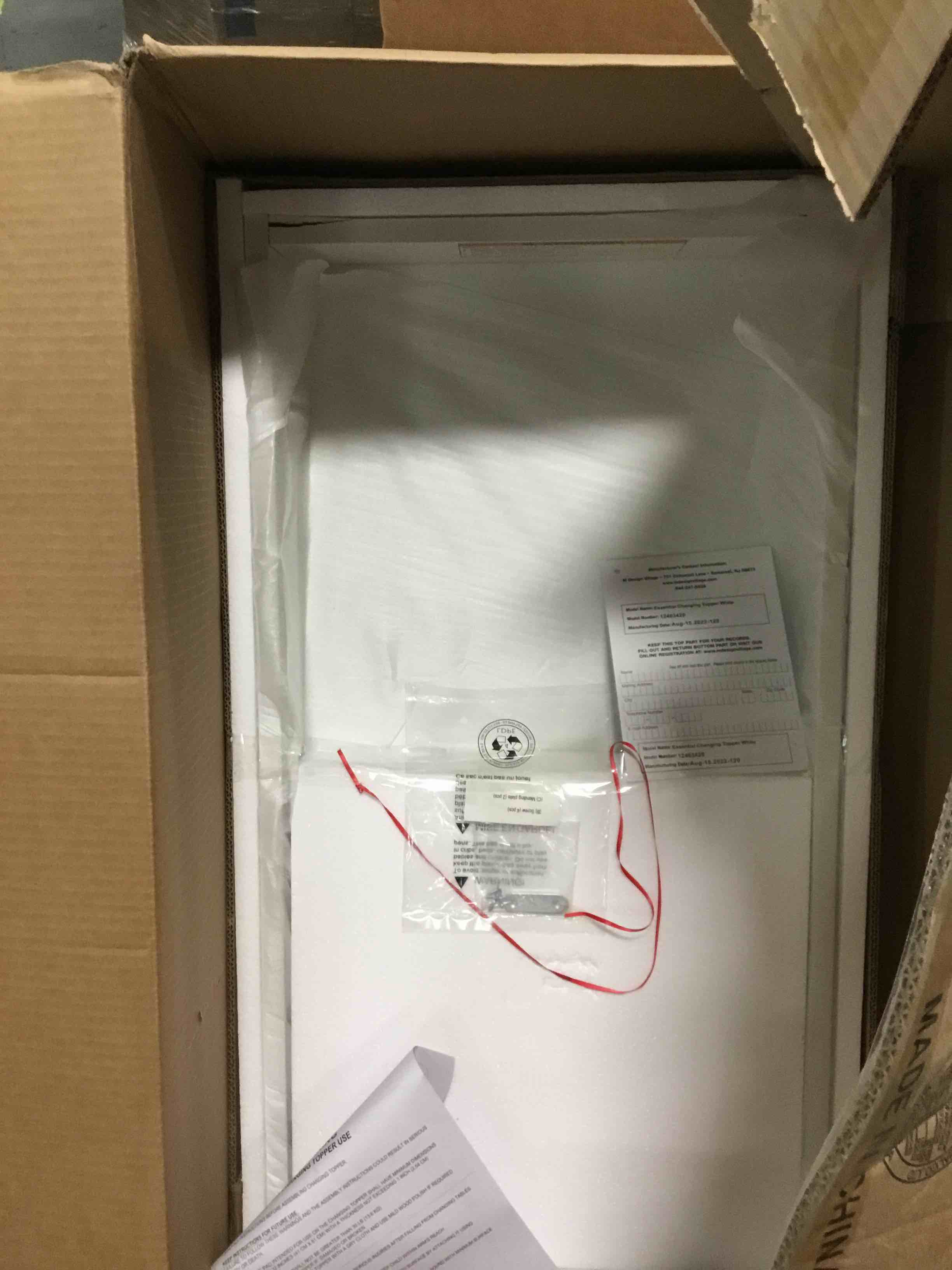 https://s3.amazonaws.com/lotting-images-prod/bidfta/BLU5703883_1714840496908.jpeg