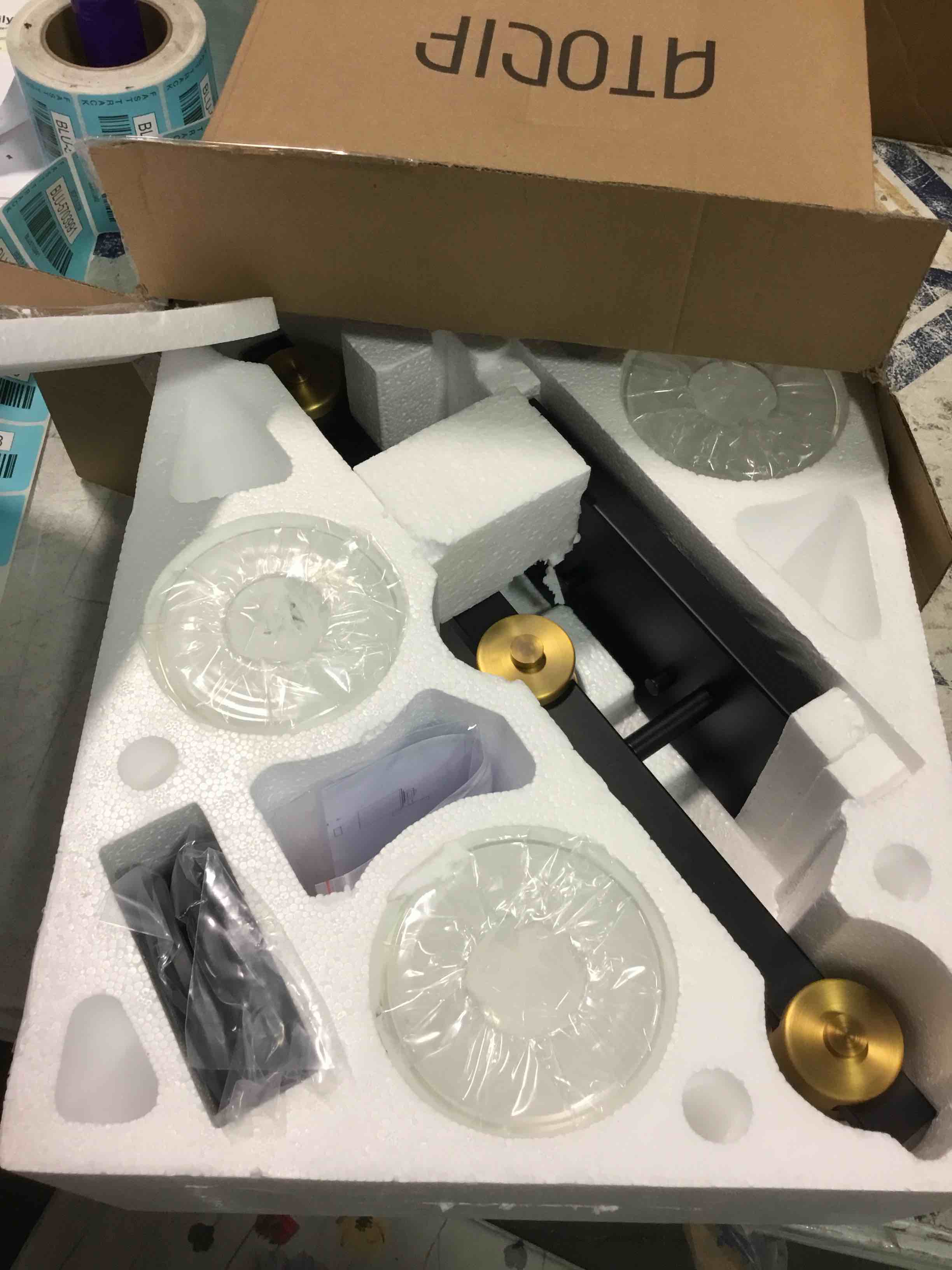 https://s3.amazonaws.com/lotting-images-prod/bidfta/BLU5703987_1715006565678.jpeg