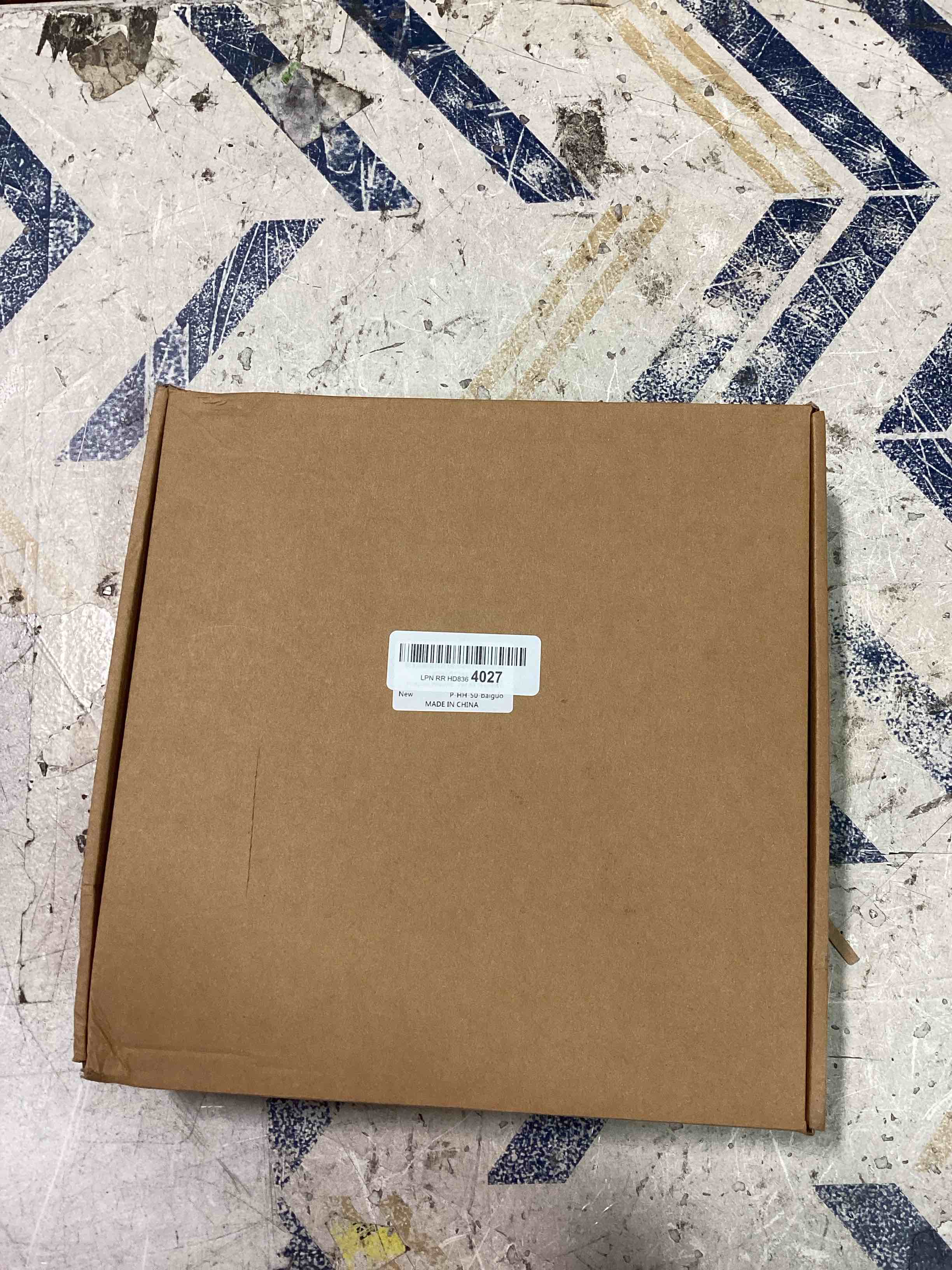 https://s3.amazonaws.com/lotting-images-prod/bidfta/BLU5704142_1715022153777.jpeg